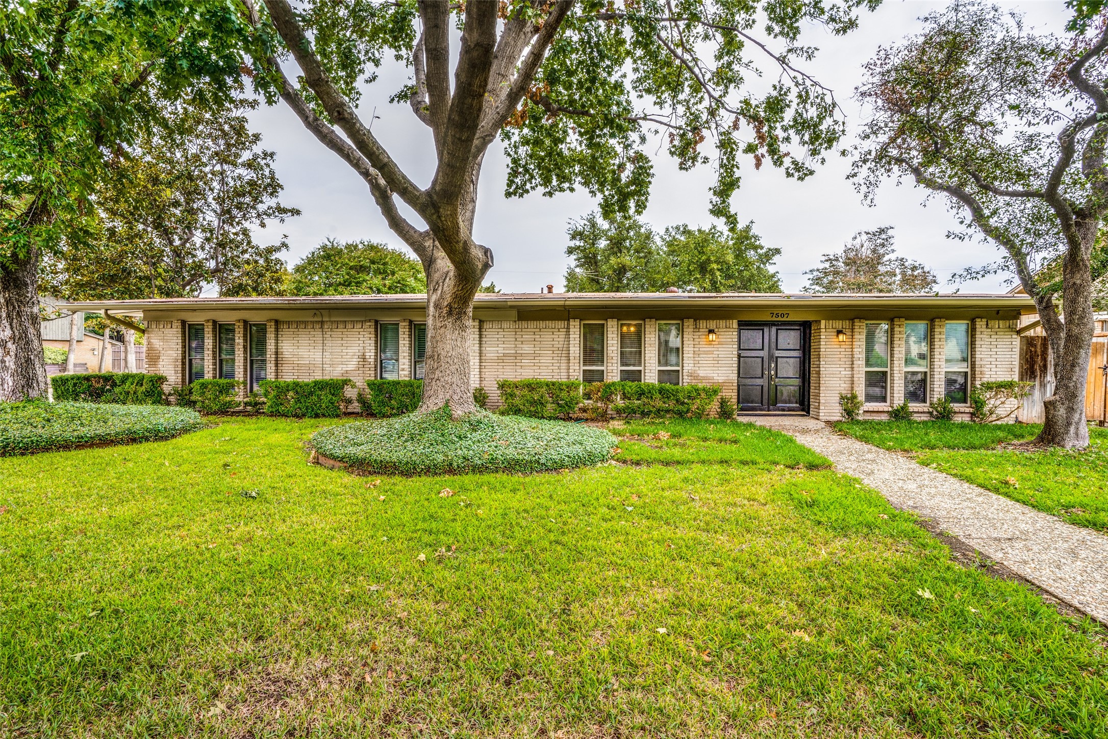 7507 Meadow Oaks Drive