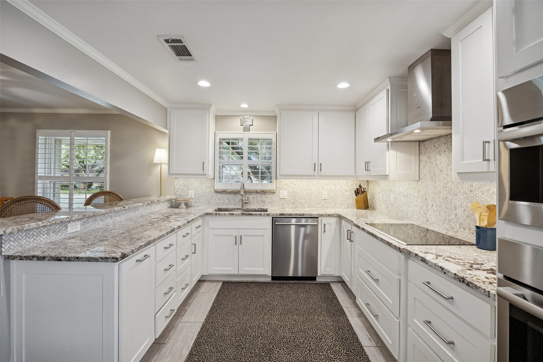 6520 Mercedes Avenue