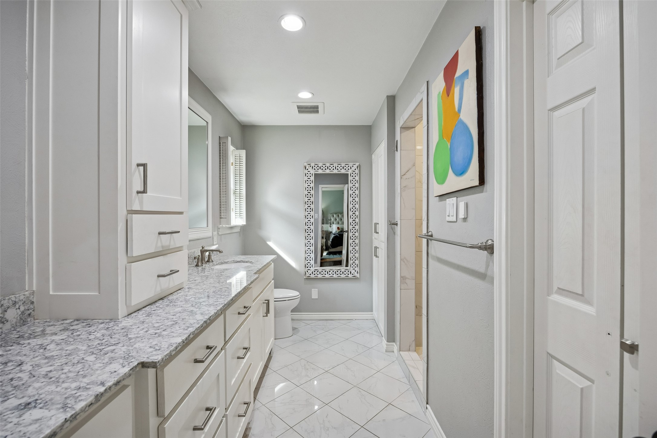 6520 Mercedes Avenue