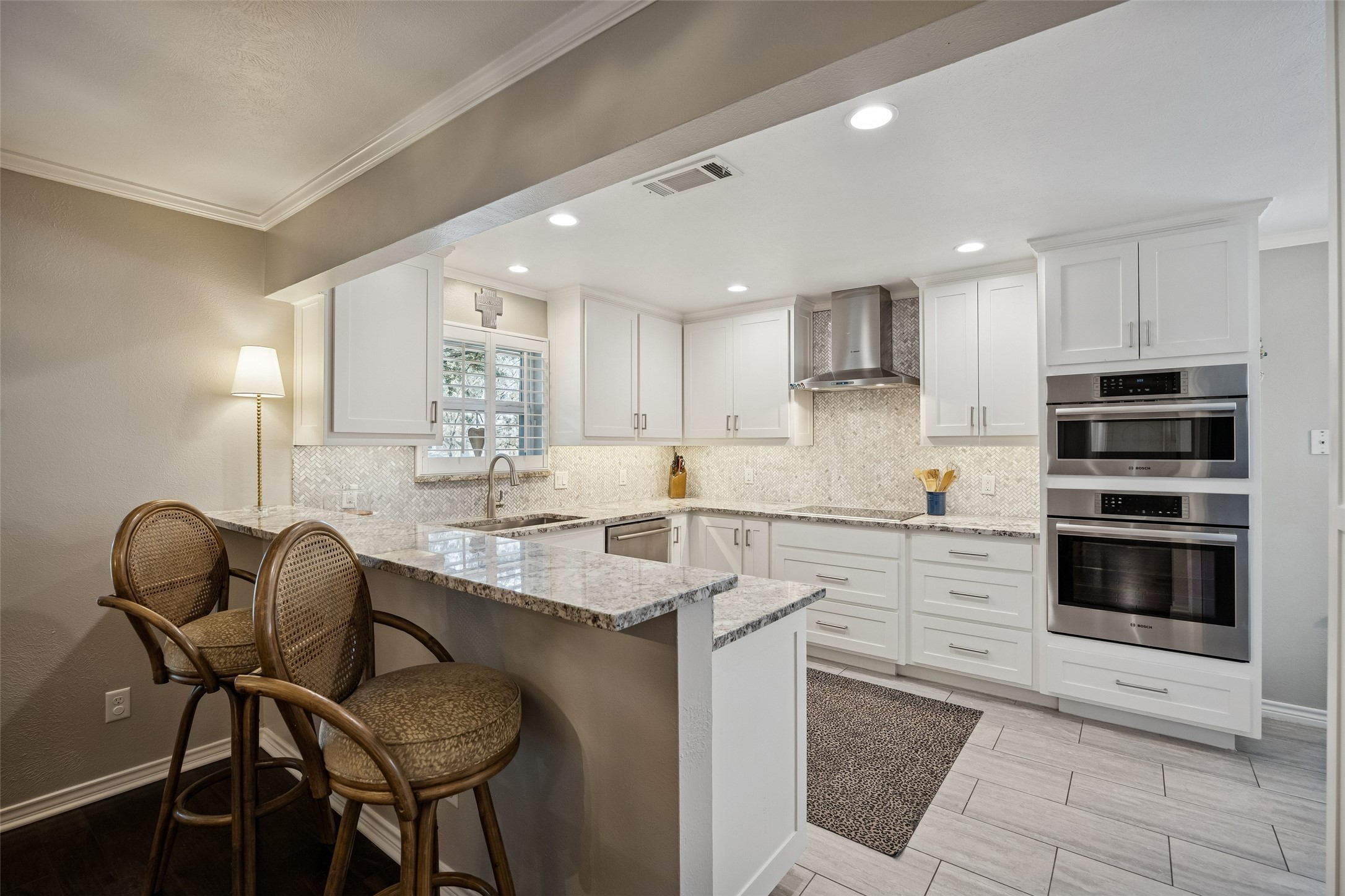 6520 Mercedes Avenue