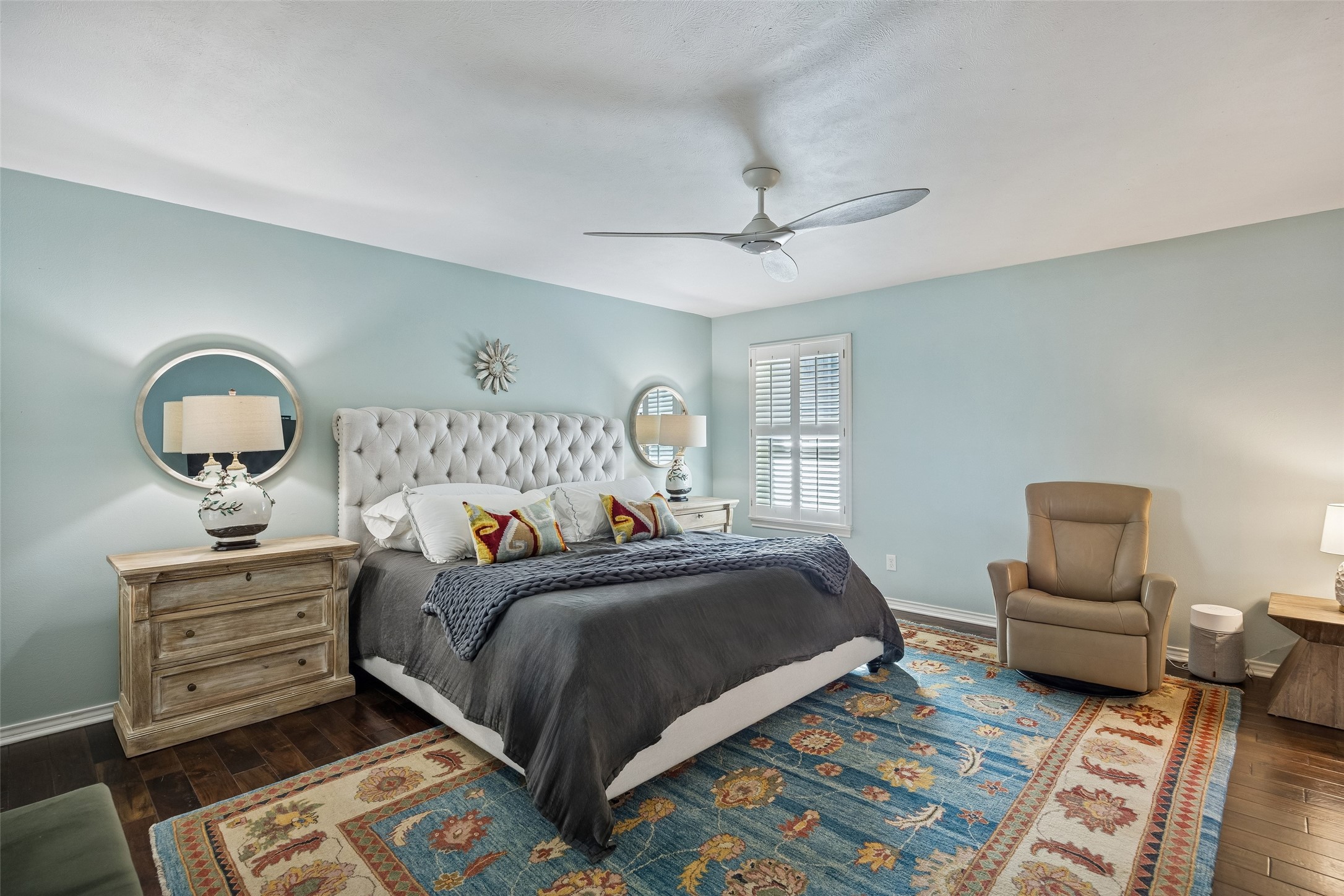 6520 Mercedes Avenue