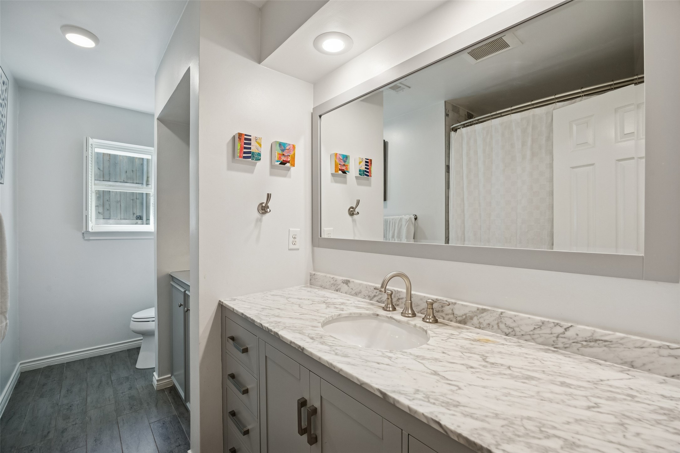 6520 Mercedes Avenue