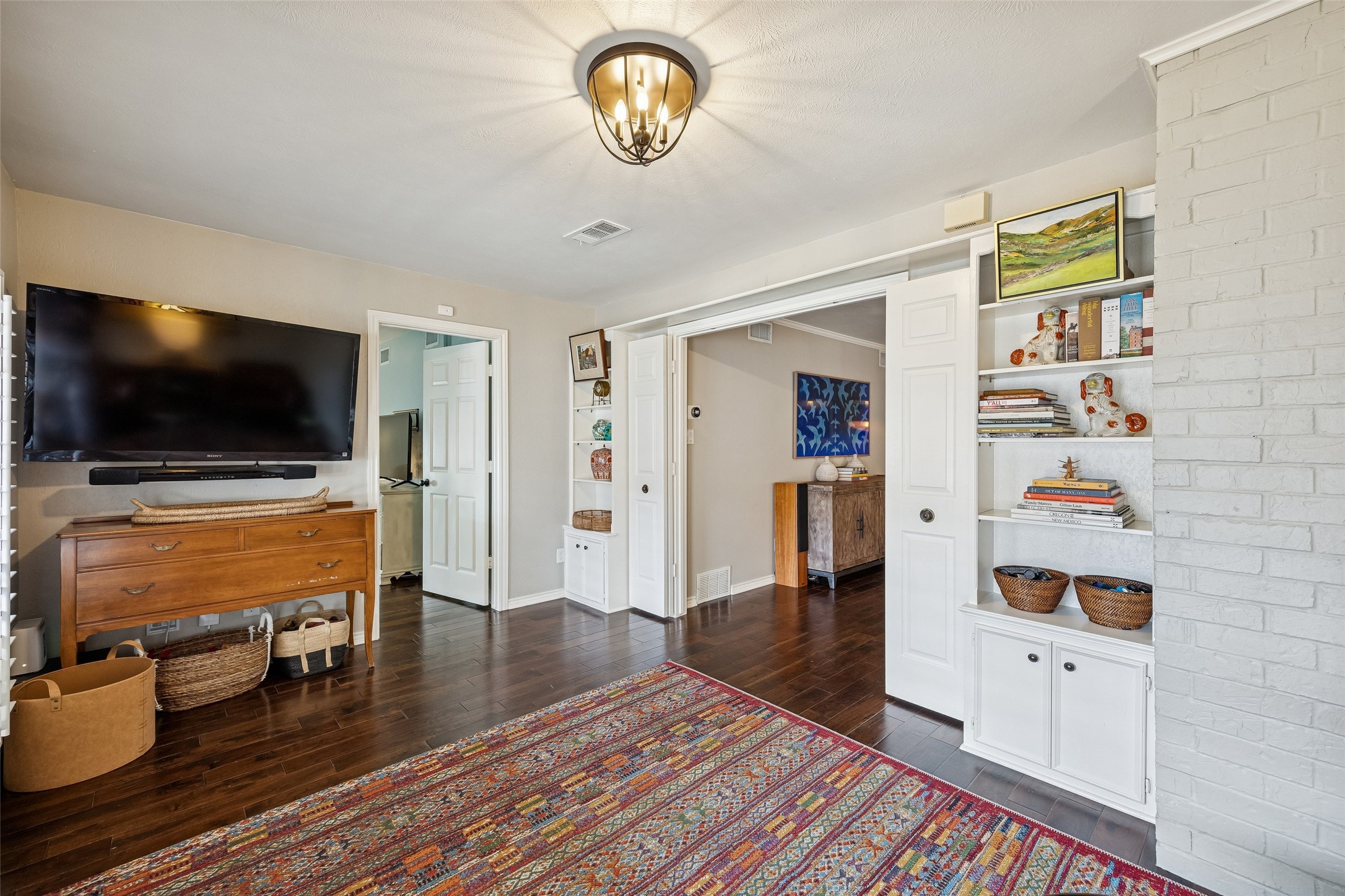 6520 Mercedes Avenue