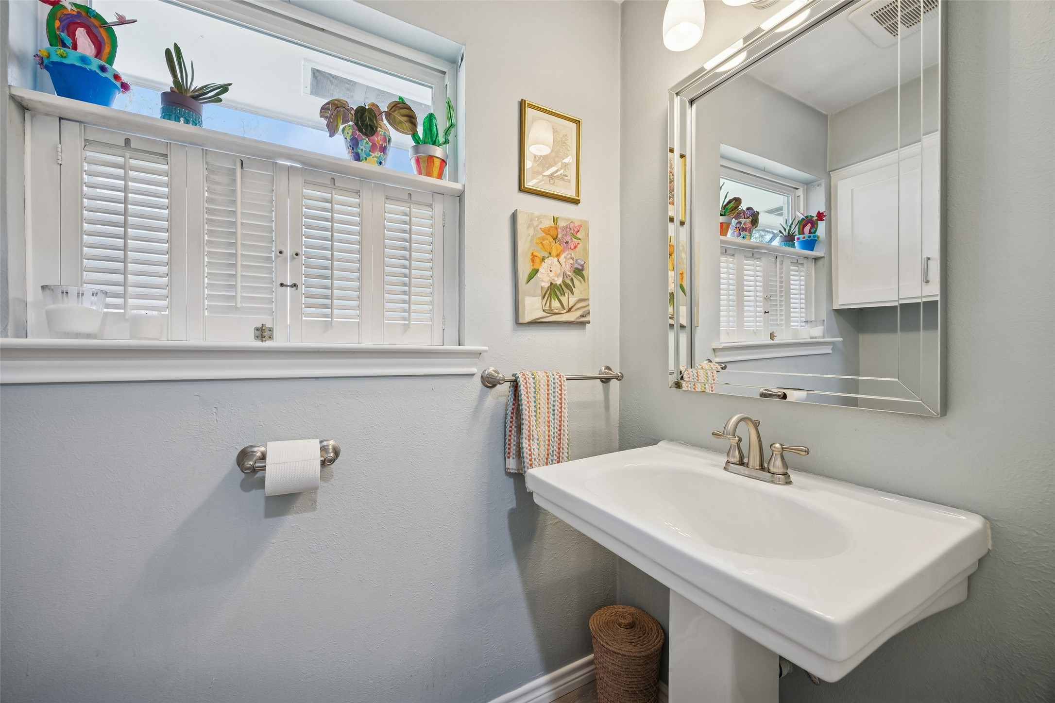 6520 Mercedes Avenue