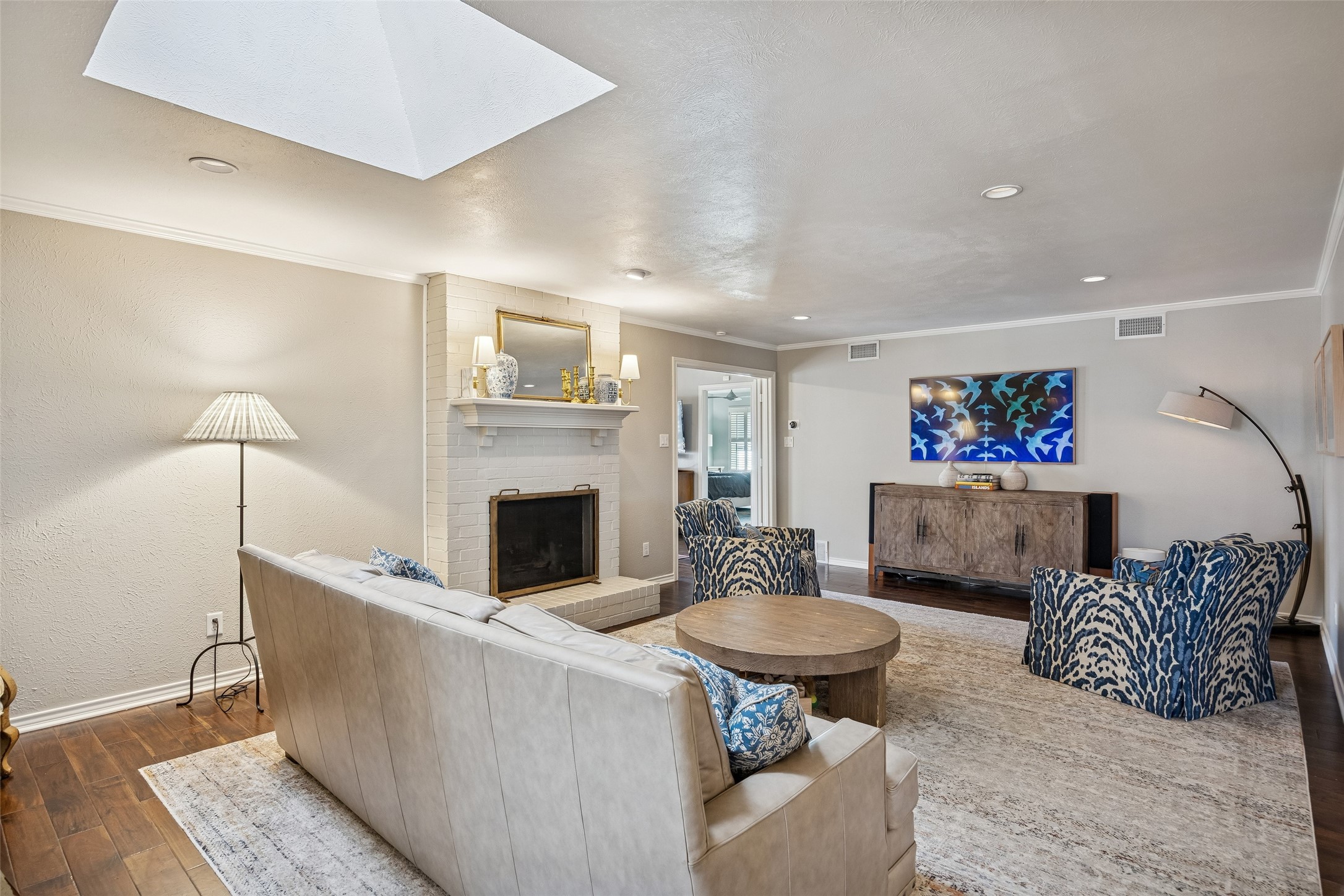 6520 Mercedes Avenue