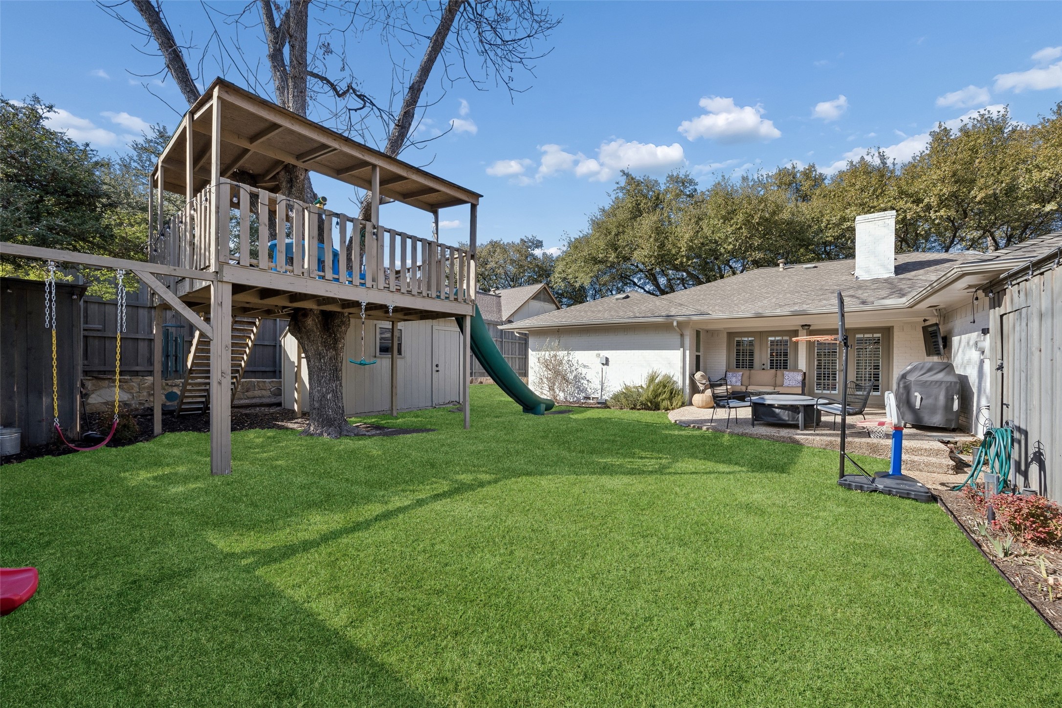 6520 Mercedes Avenue