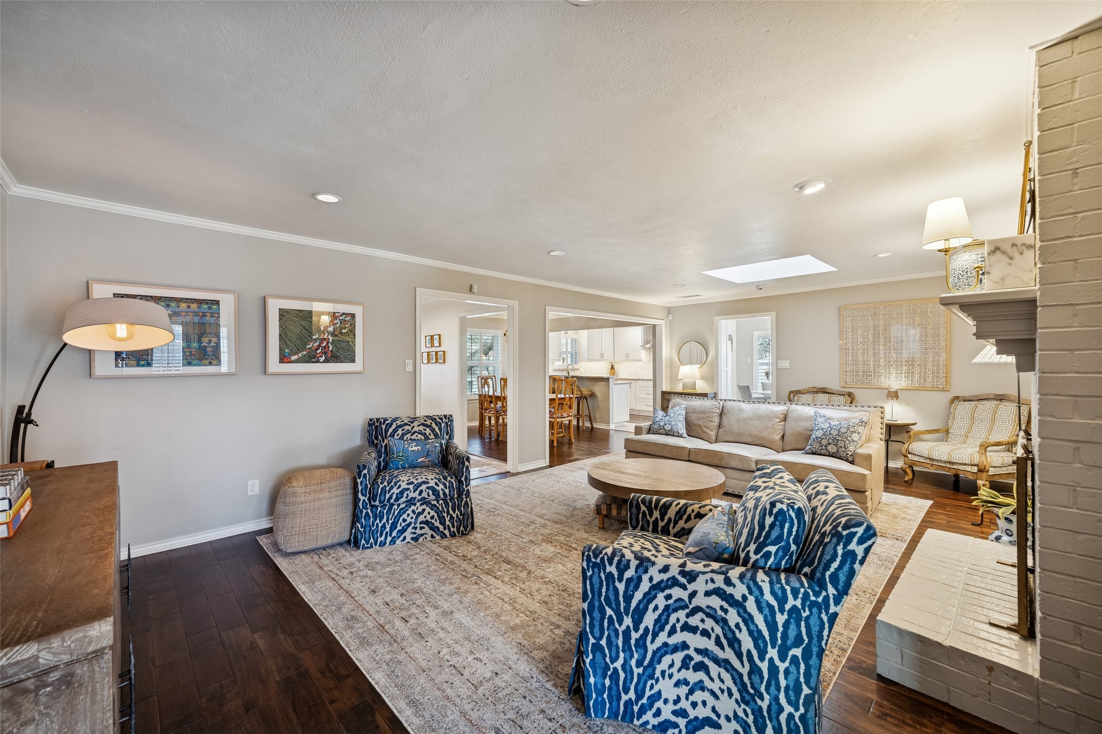 6520 Mercedes Avenue