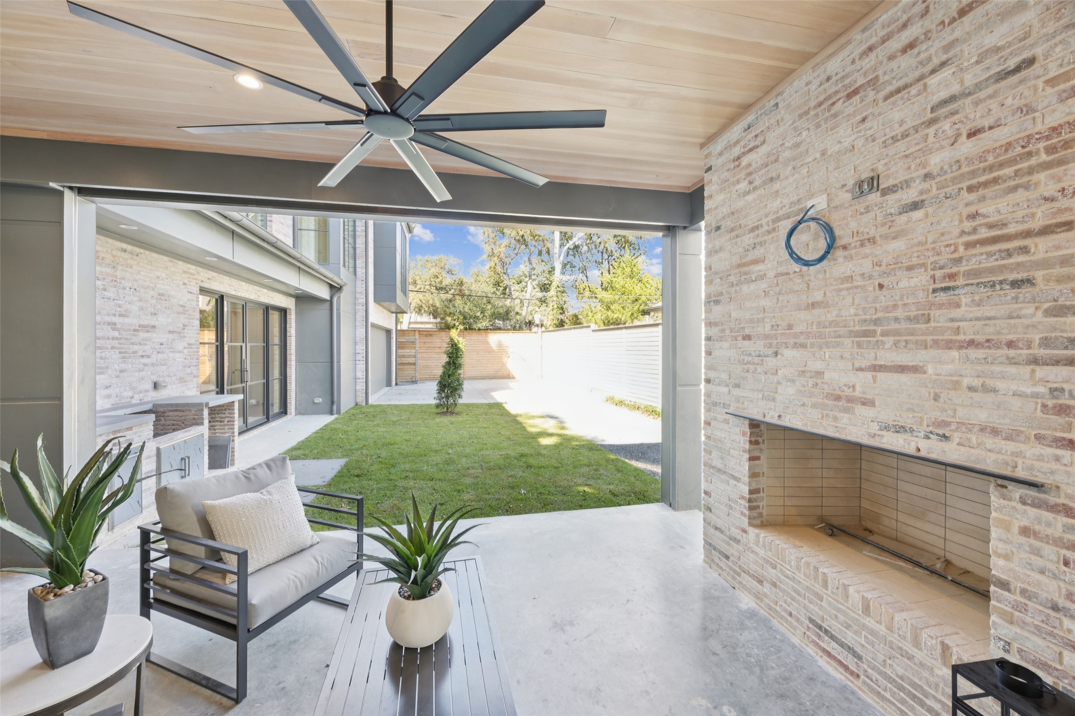 6833 Northridge Drive