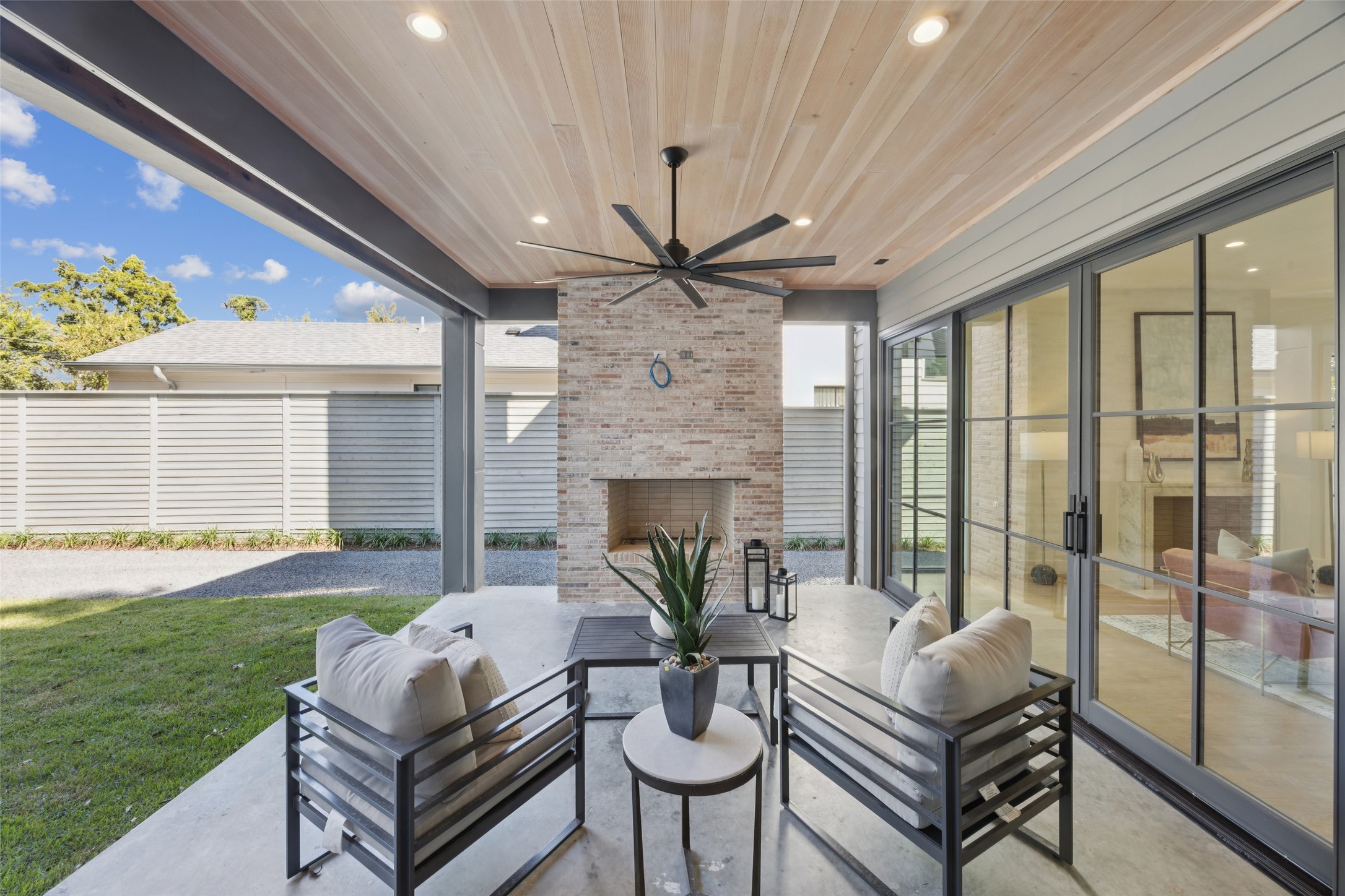 6833 Northridge Drive