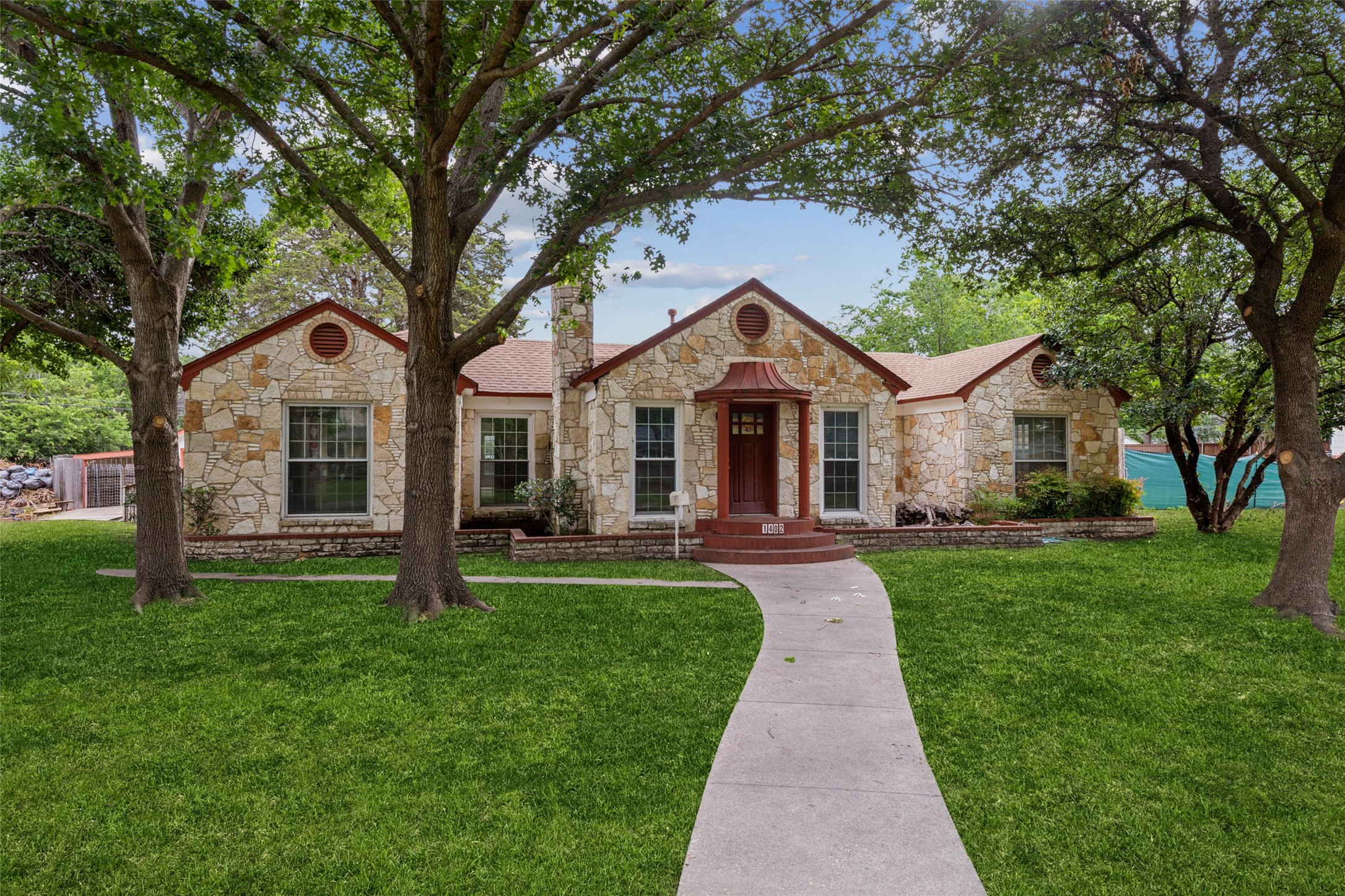 1402 Corto Drive