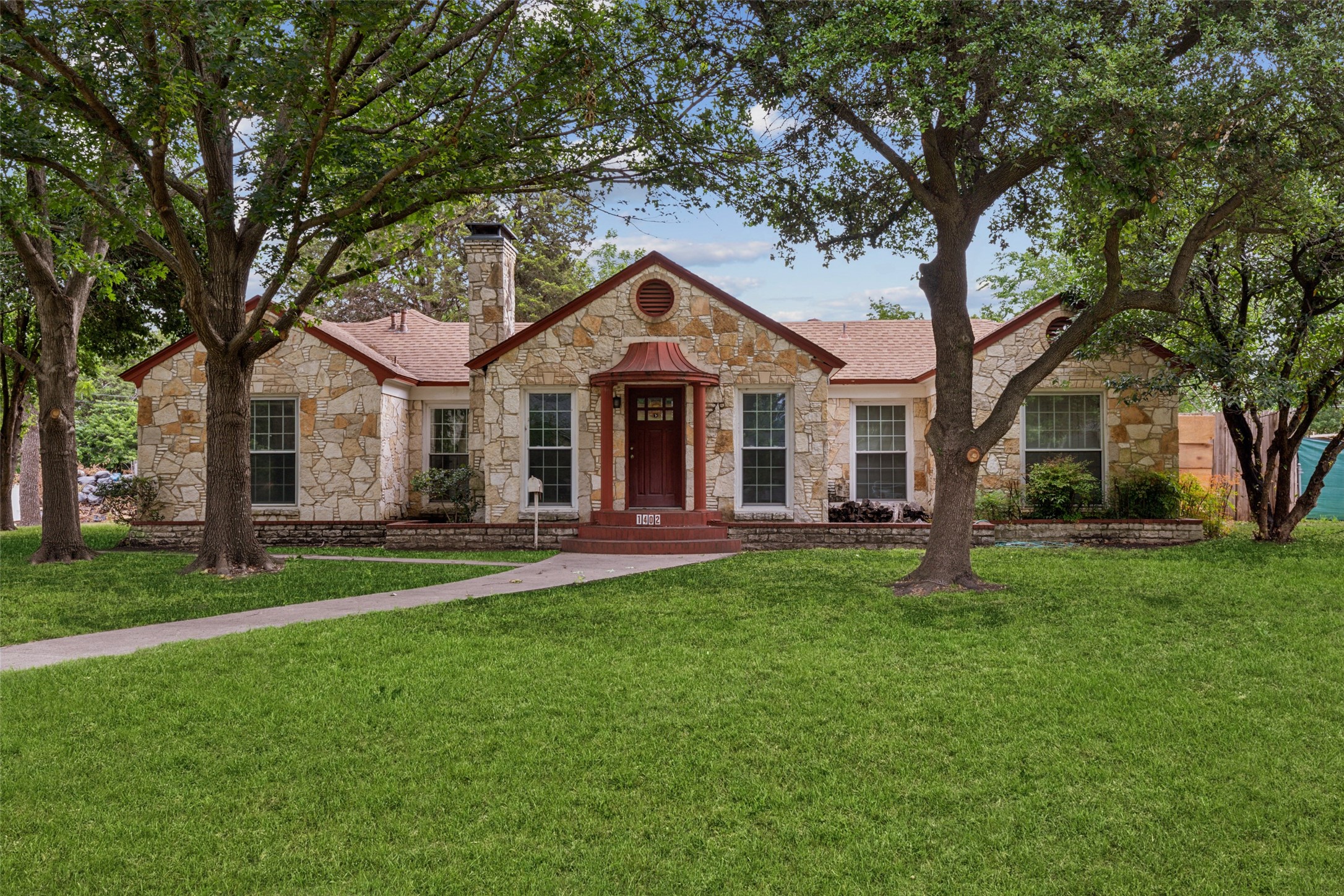 1402 Corto Drive