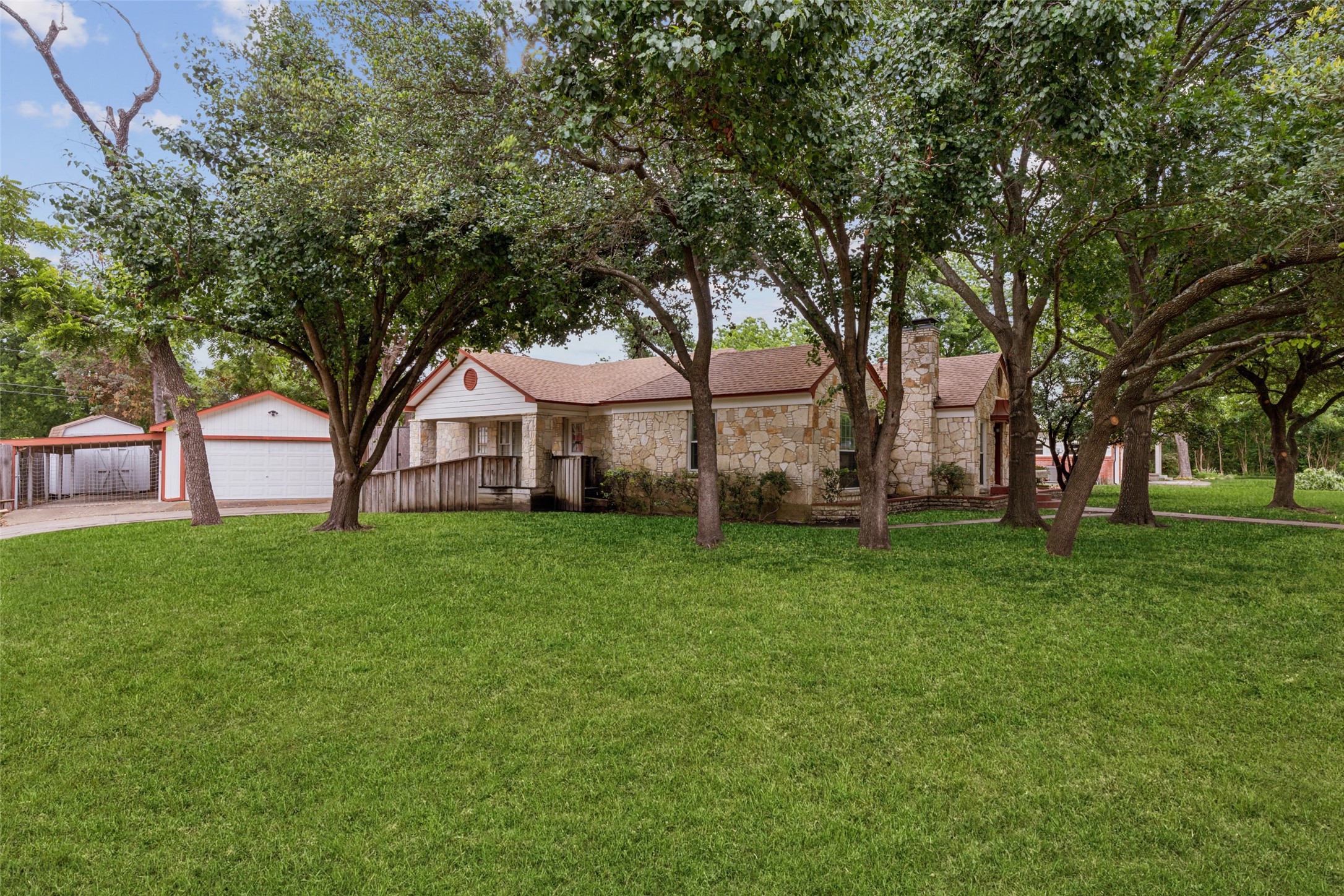 1402 Corto Drive