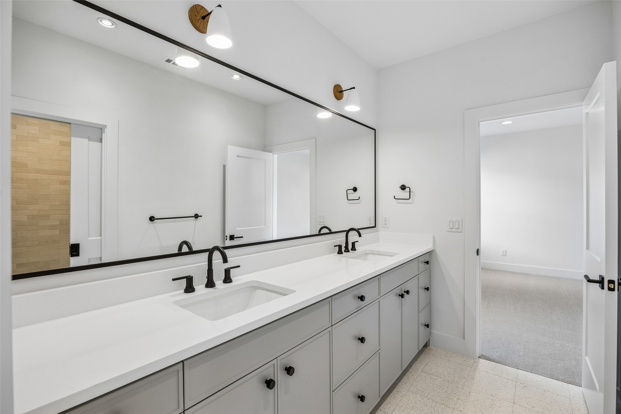 5526 Ellsworth Avenue