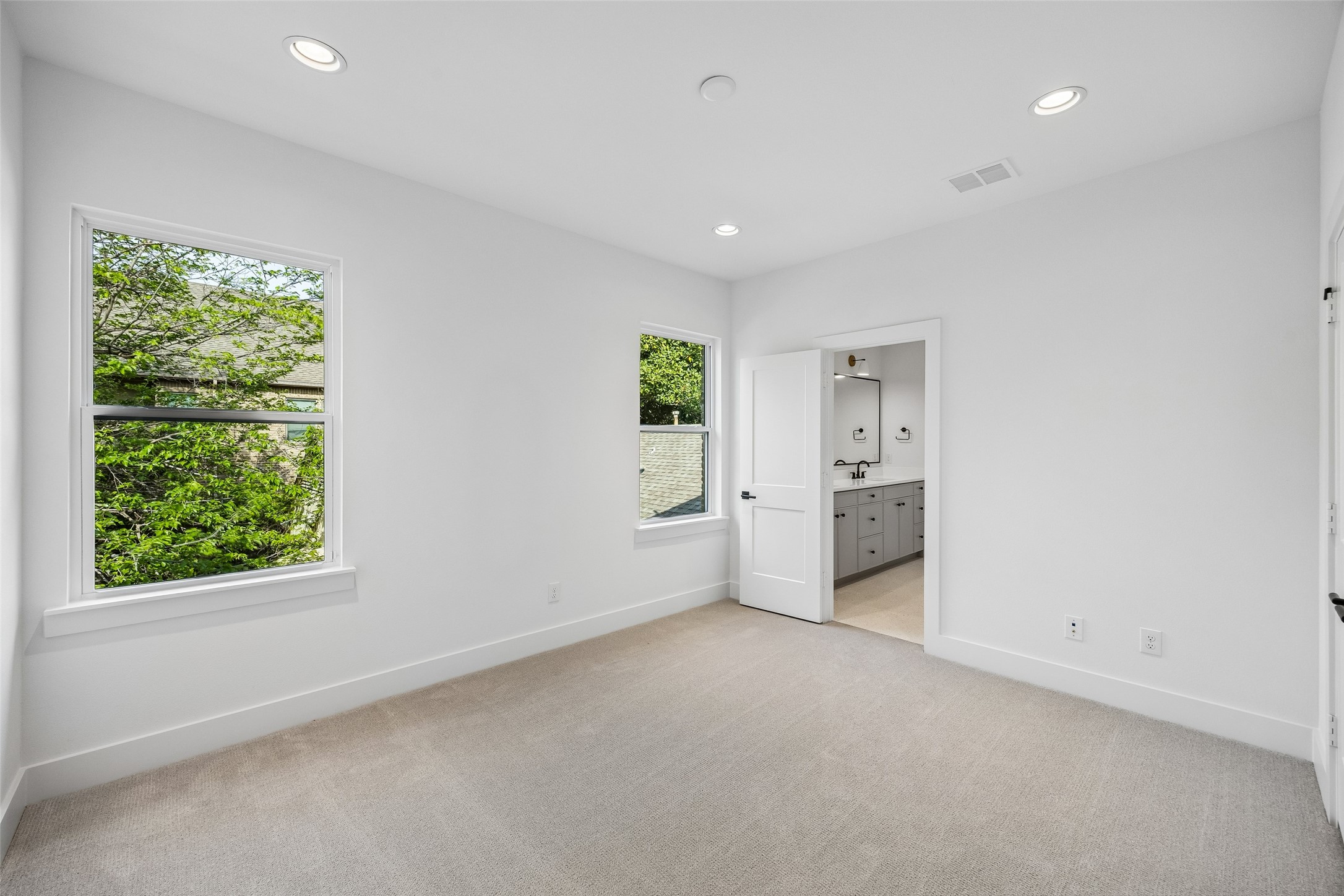 5526 Ellsworth Avenue