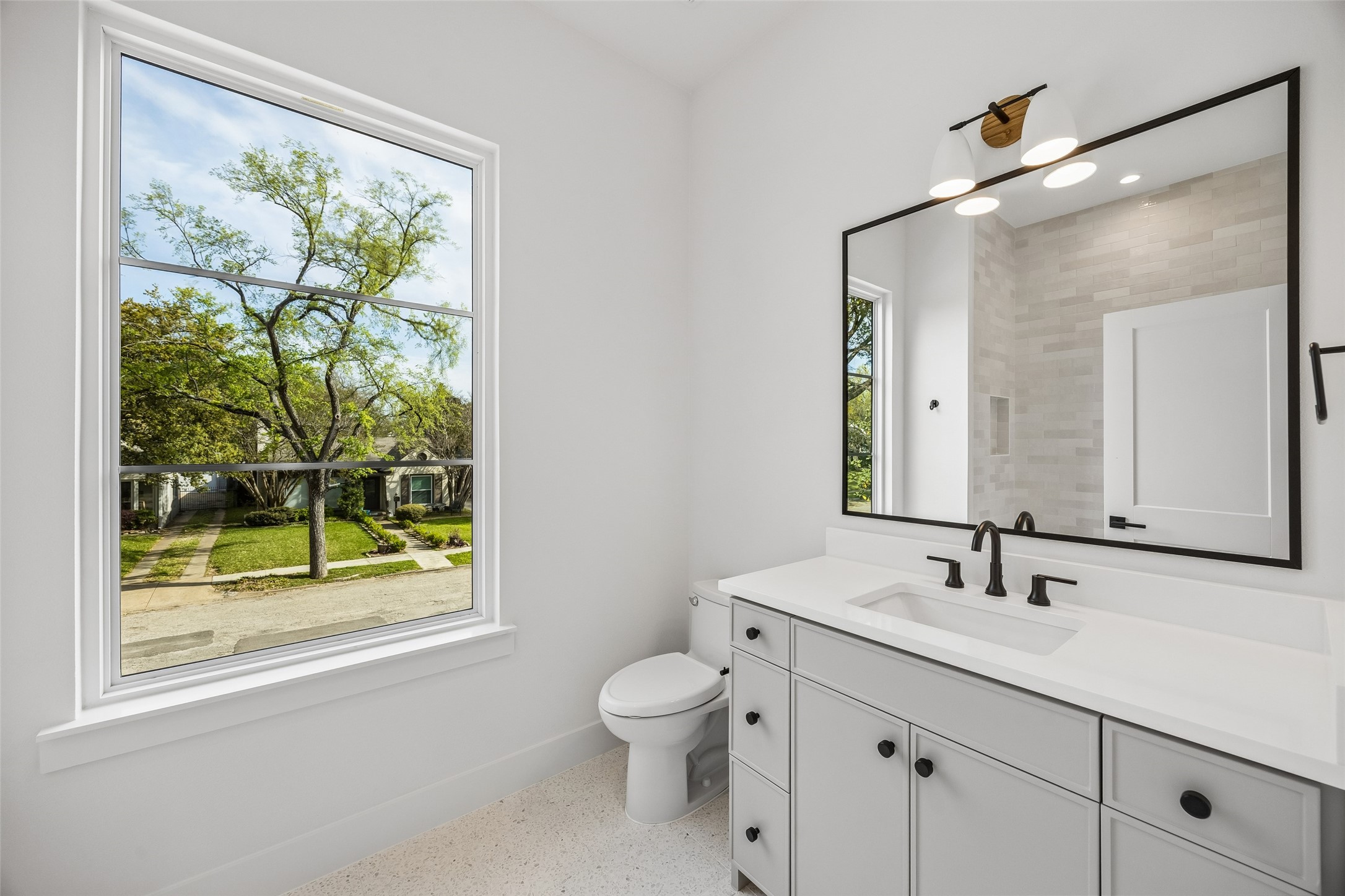 5526 Ellsworth Avenue