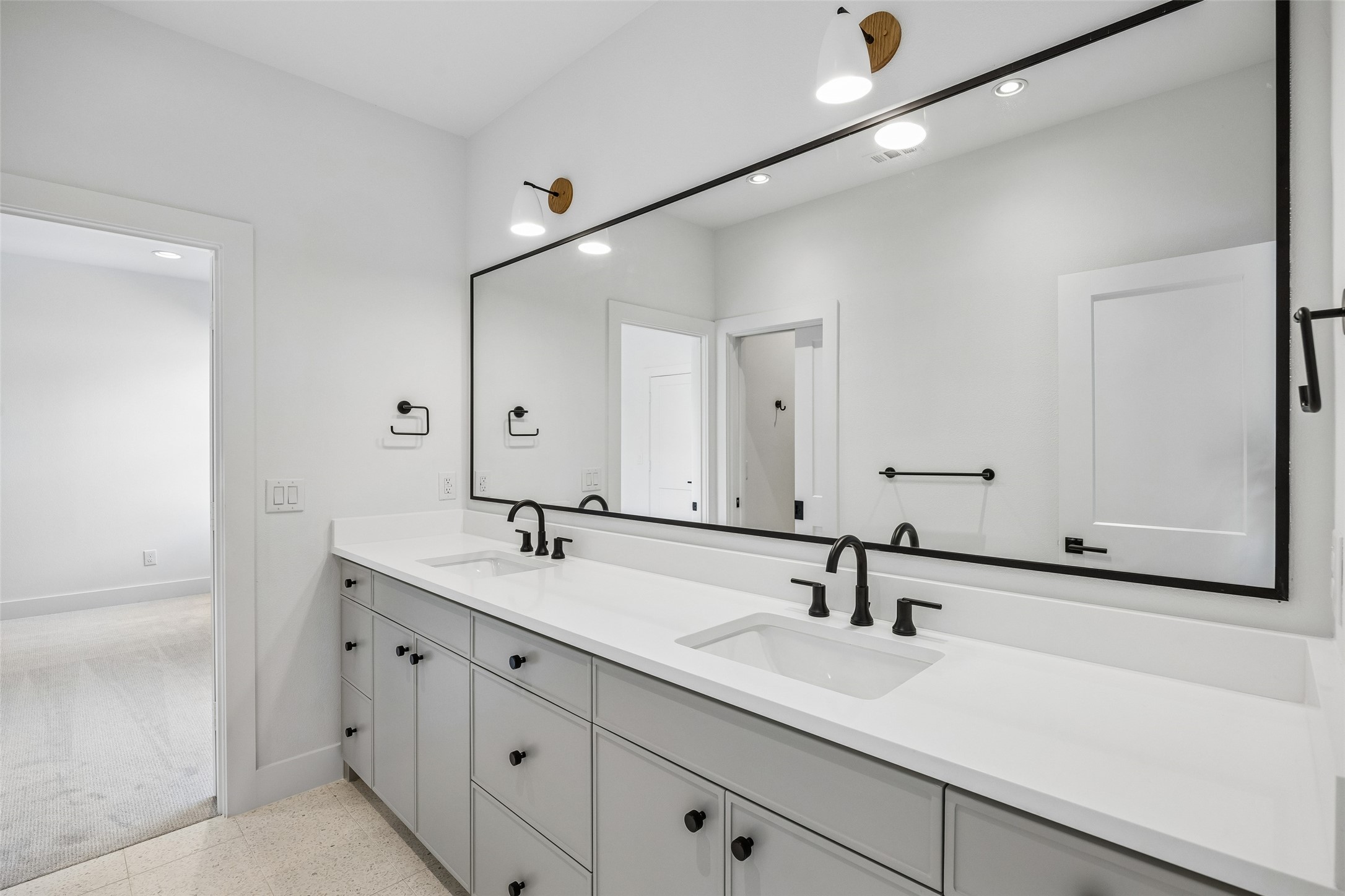 5526 Ellsworth Avenue