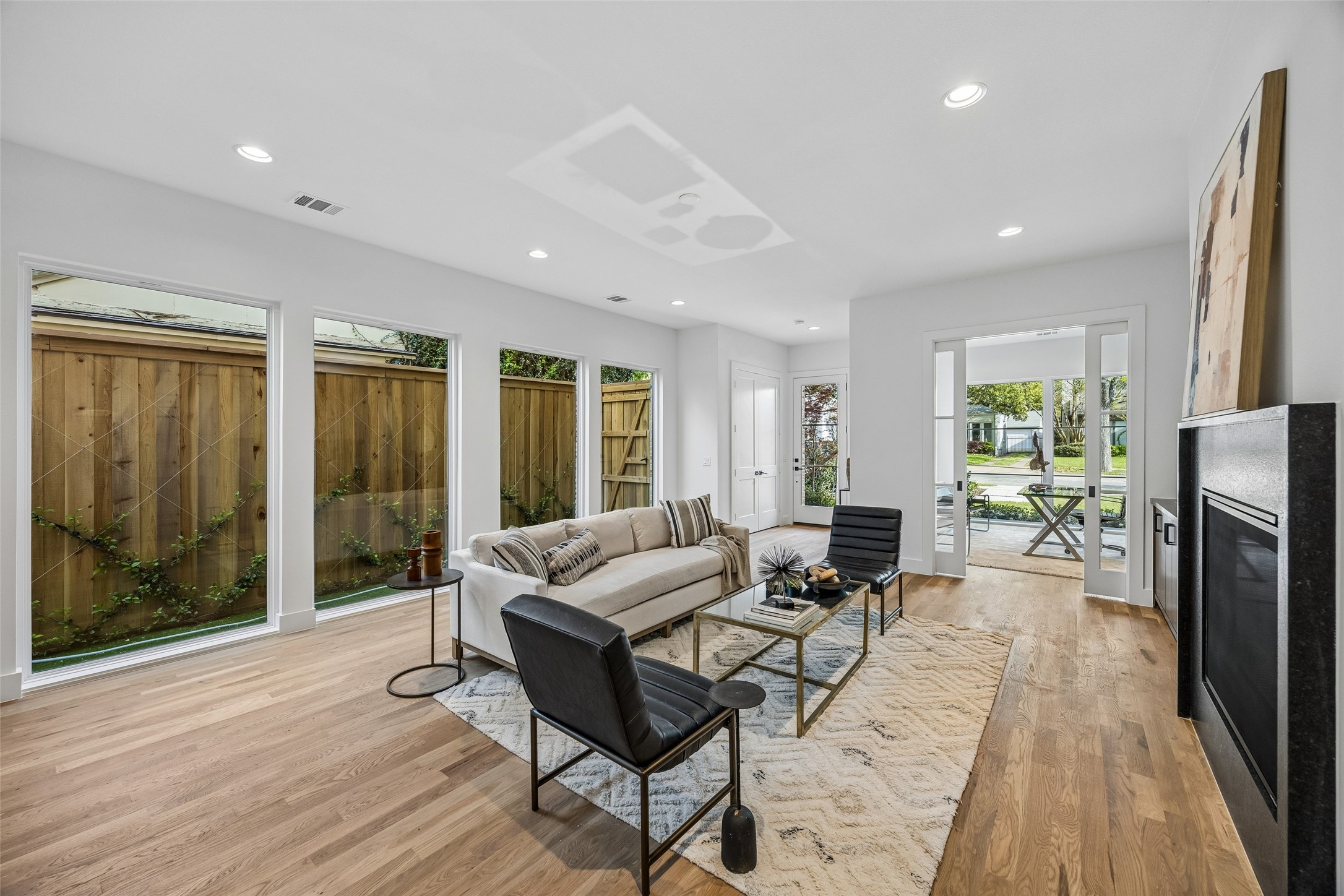 5526 Ellsworth Avenue