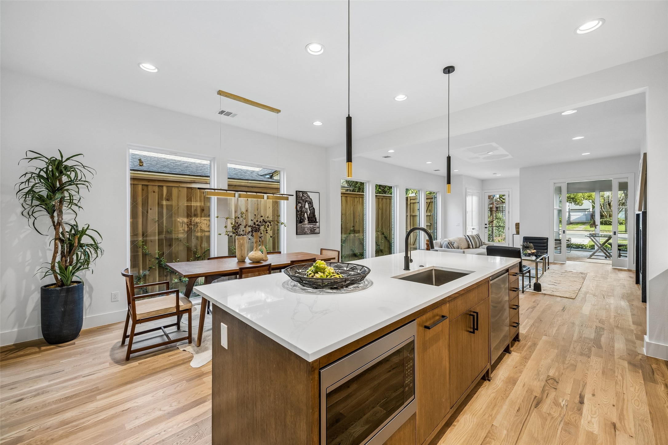 5526 Ellsworth Avenue