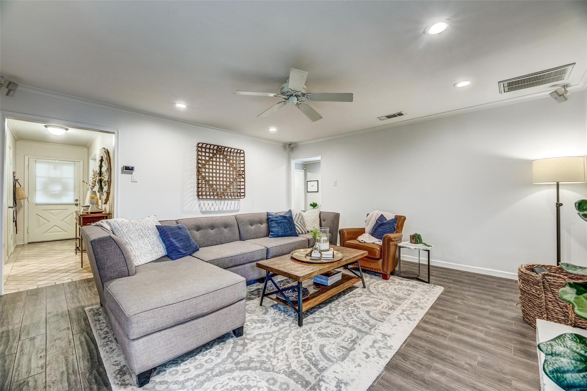 9921 Windlake Circle