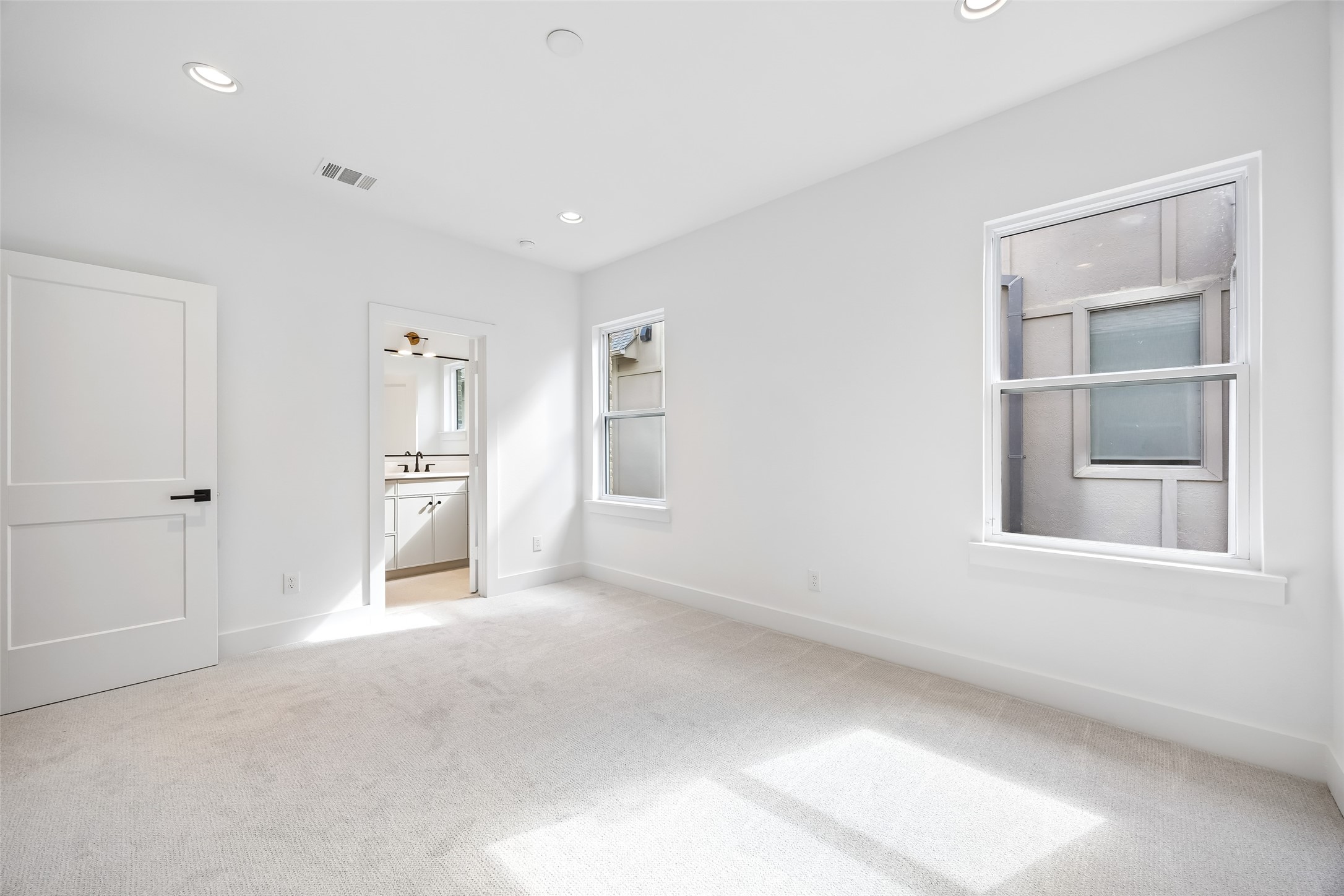 5528 Ellsworth Avenue