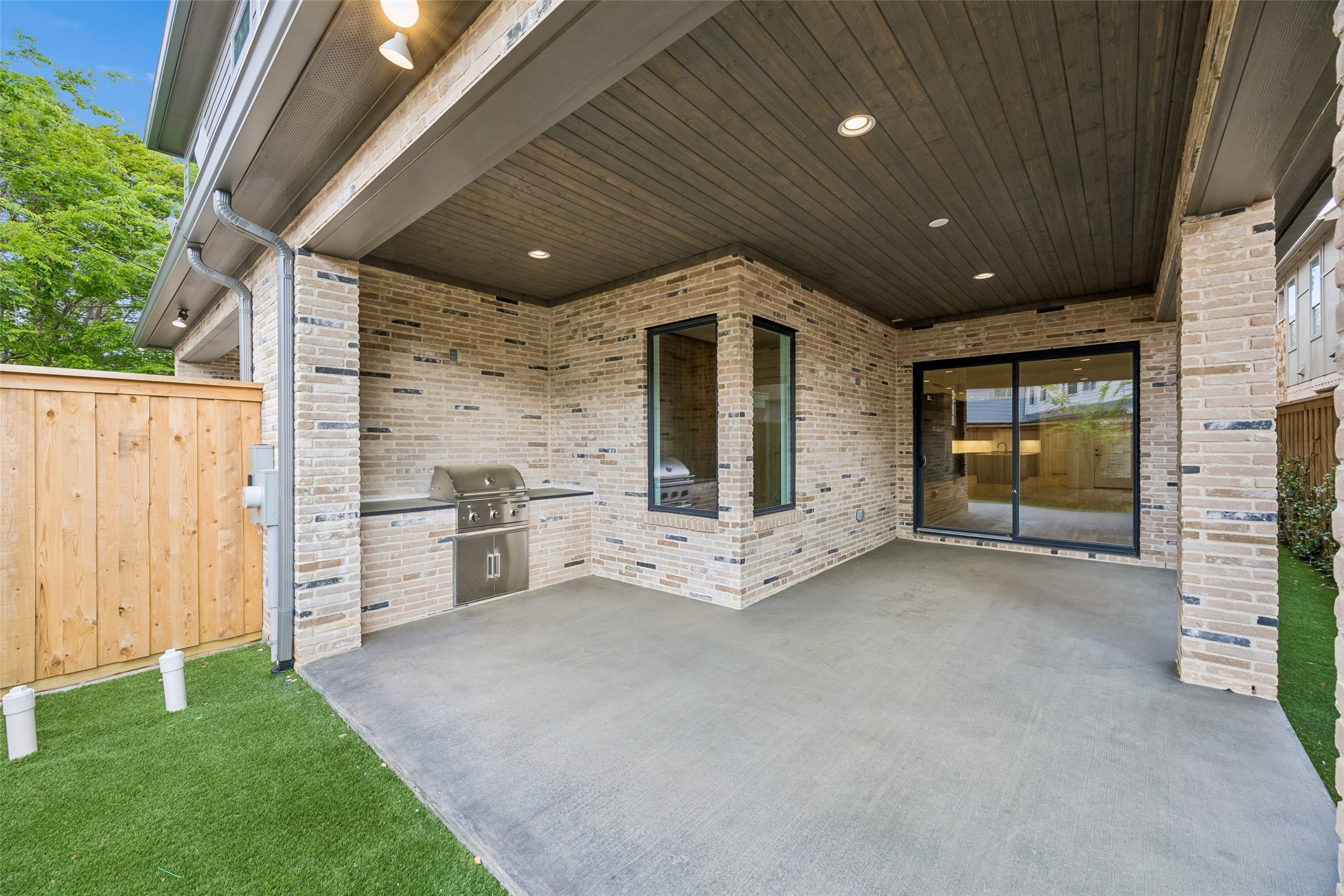 5528 Ellsworth Avenue