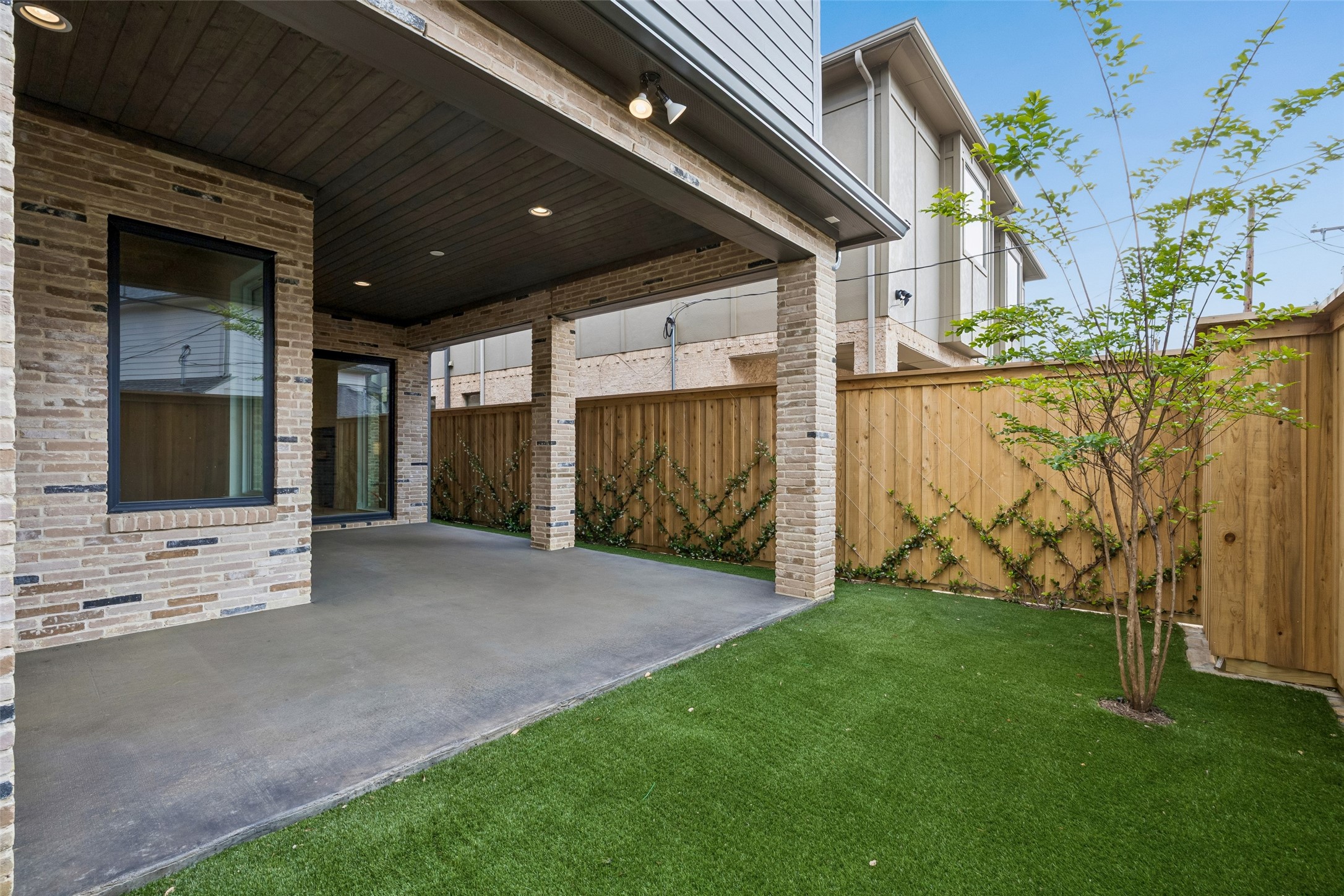 5528 Ellsworth Avenue