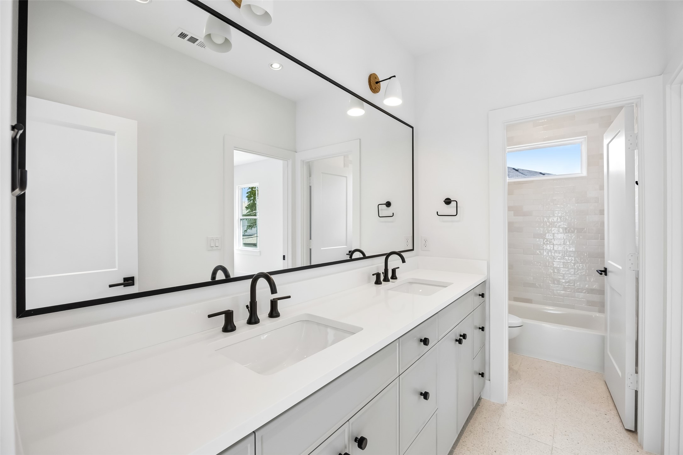 5528 Ellsworth Avenue