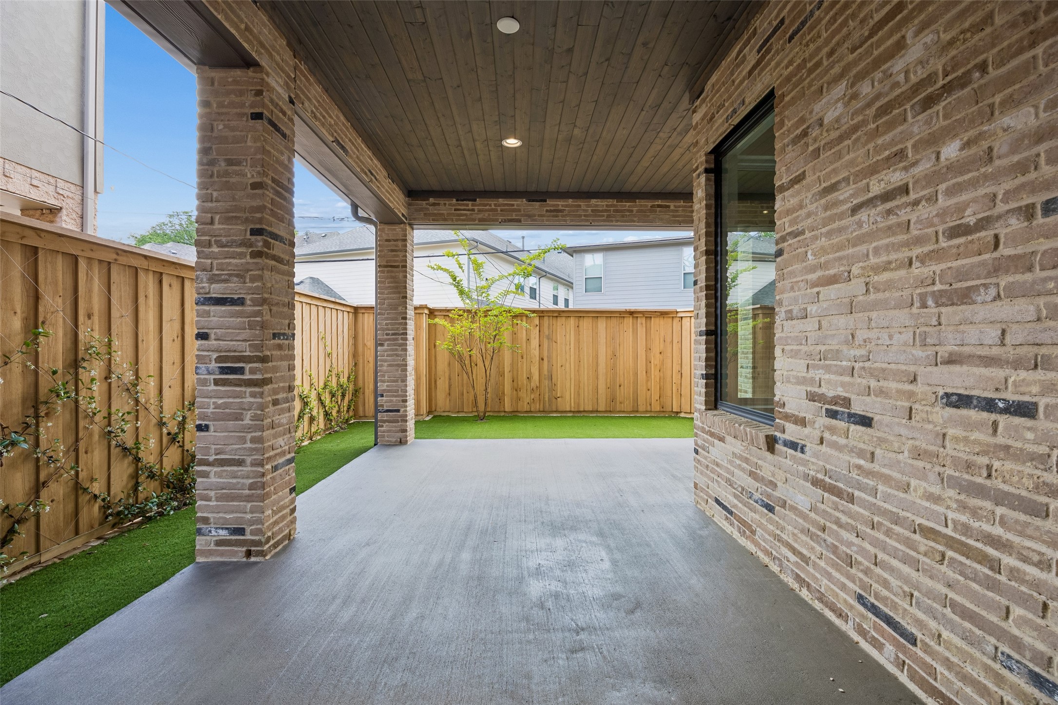 5528 Ellsworth Avenue