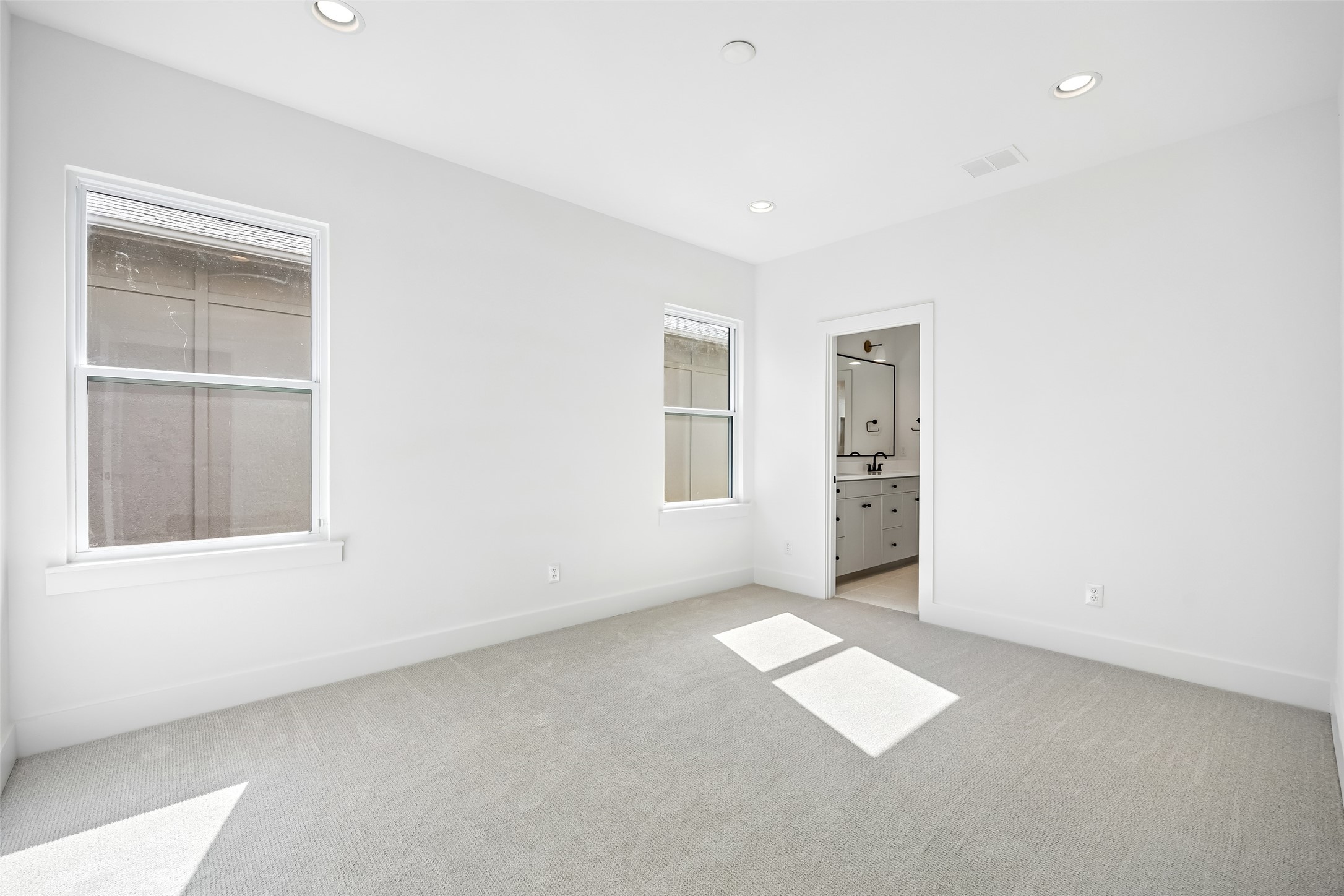 5528 Ellsworth Avenue