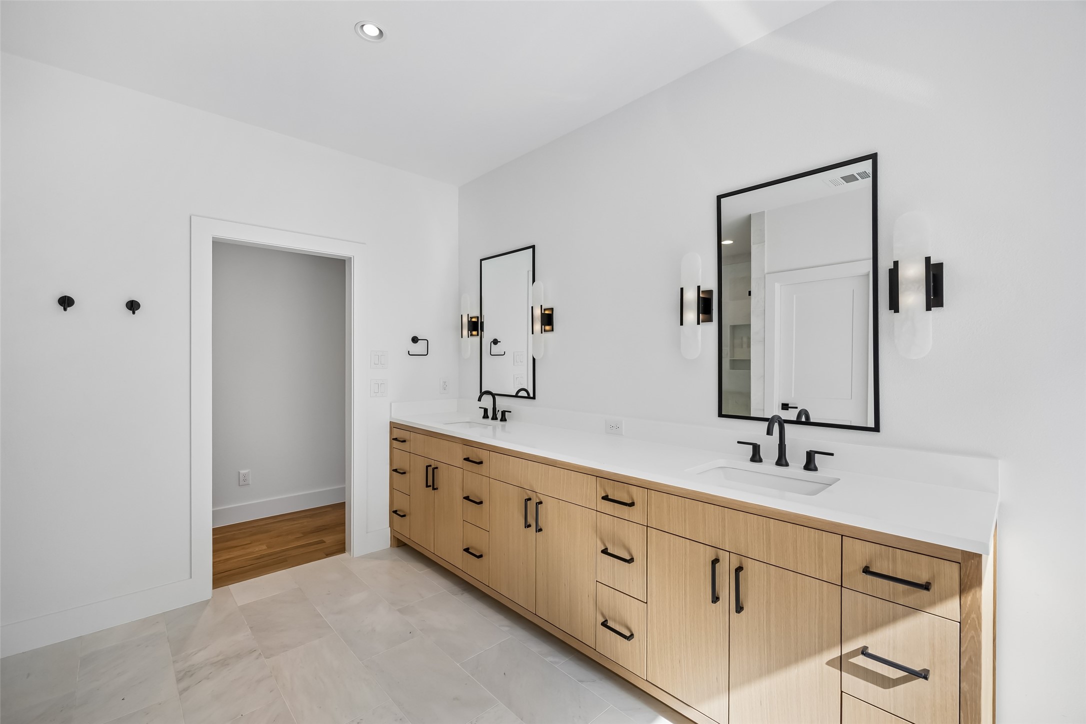 5528 Ellsworth Avenue