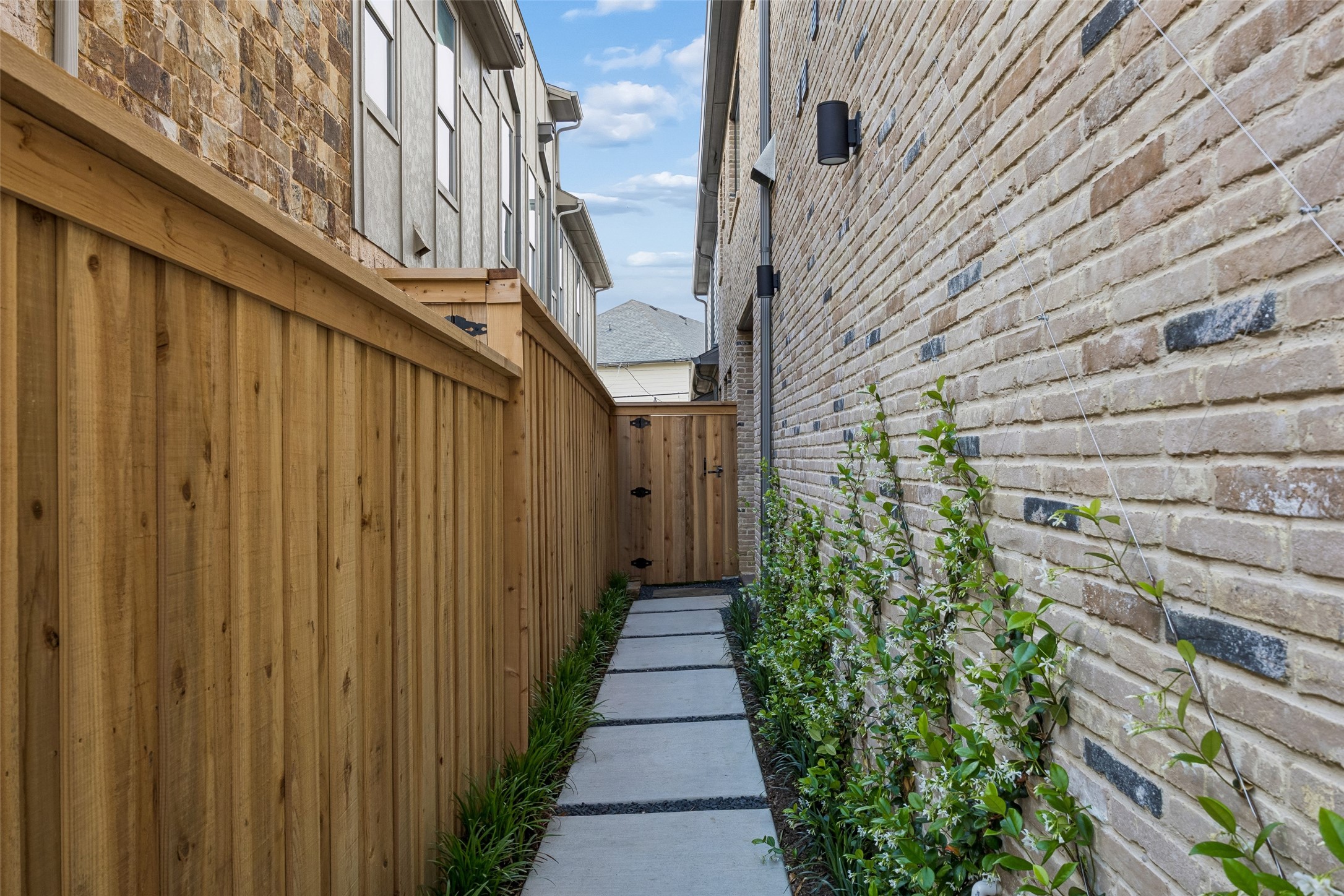 5528 Ellsworth Avenue