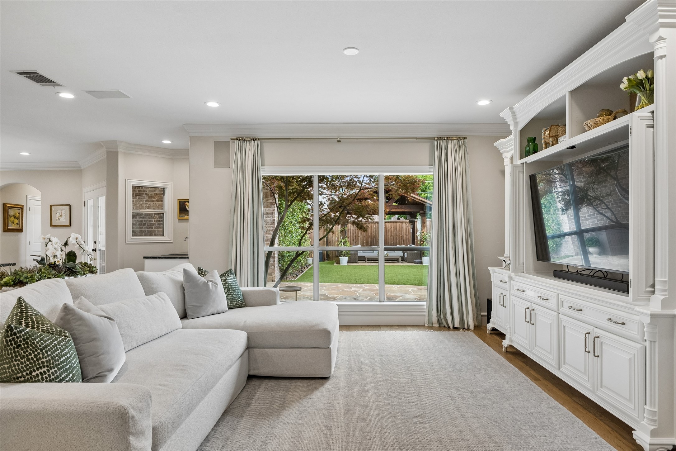 6151 Palo Pinto Avenue