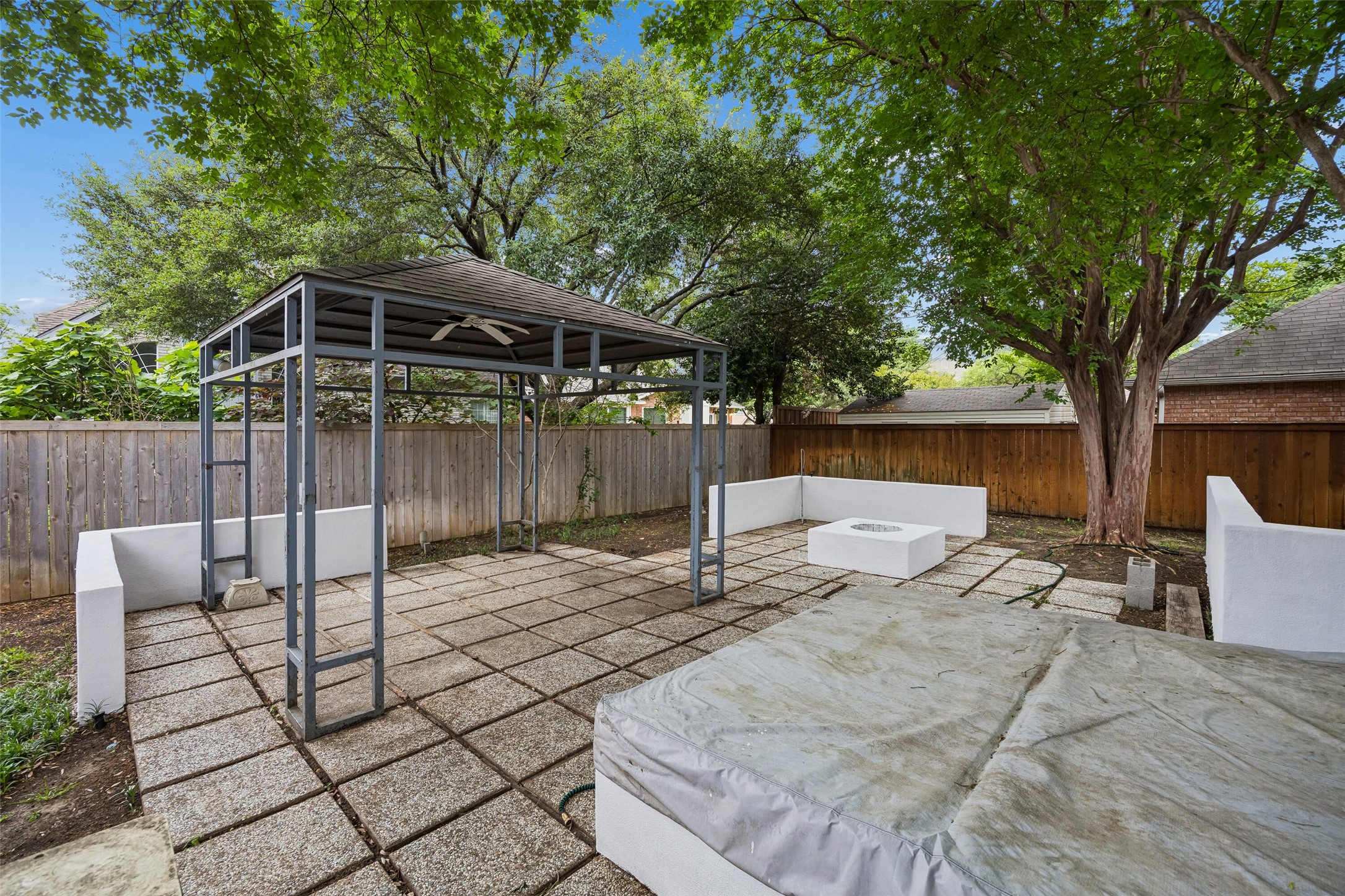 3768 Lakeway Court
