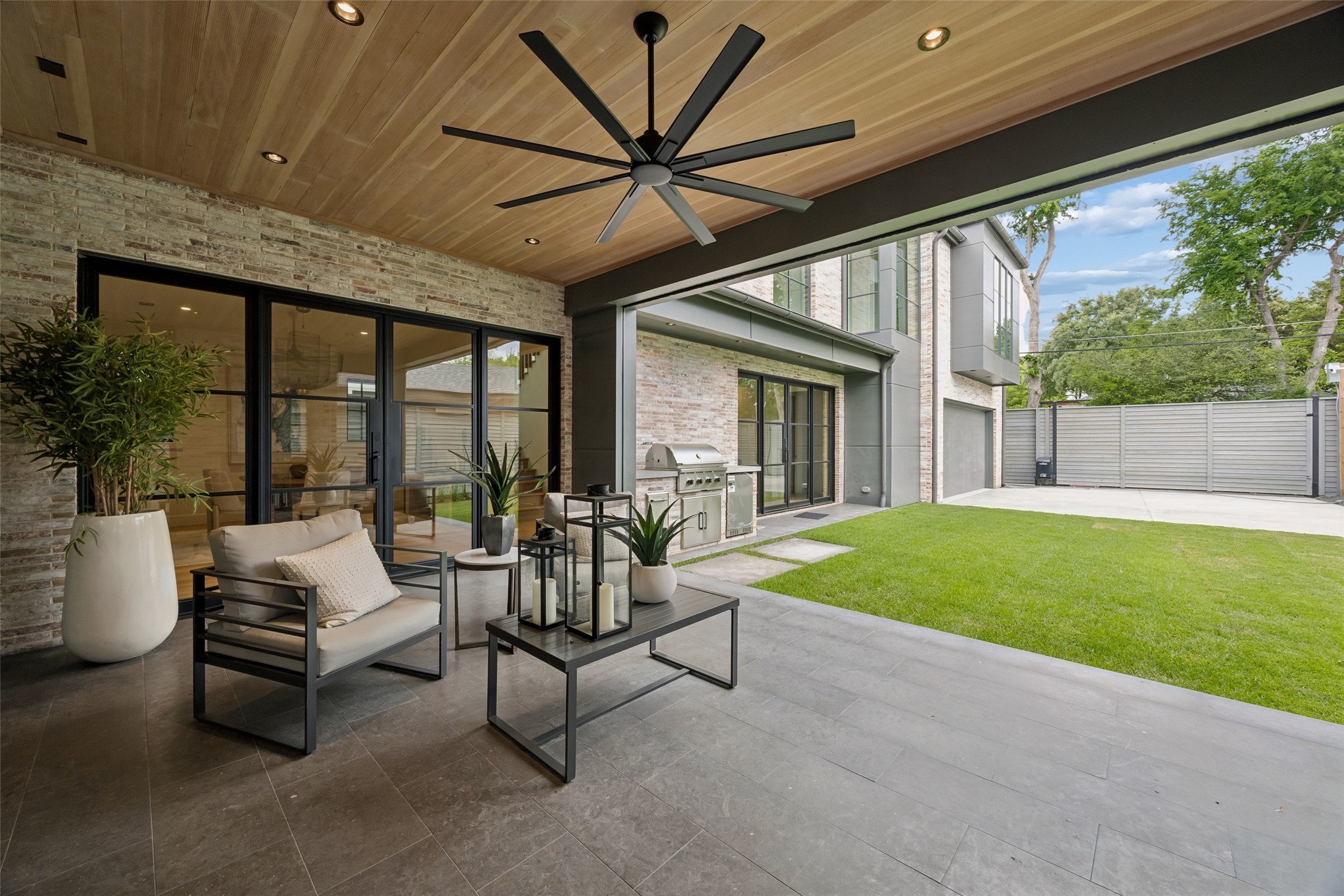 6833 Northridge Drive