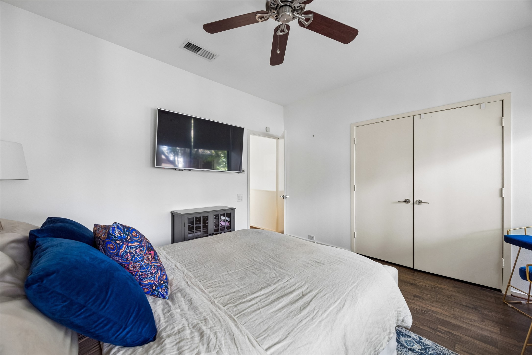 3922 Travis Street 5