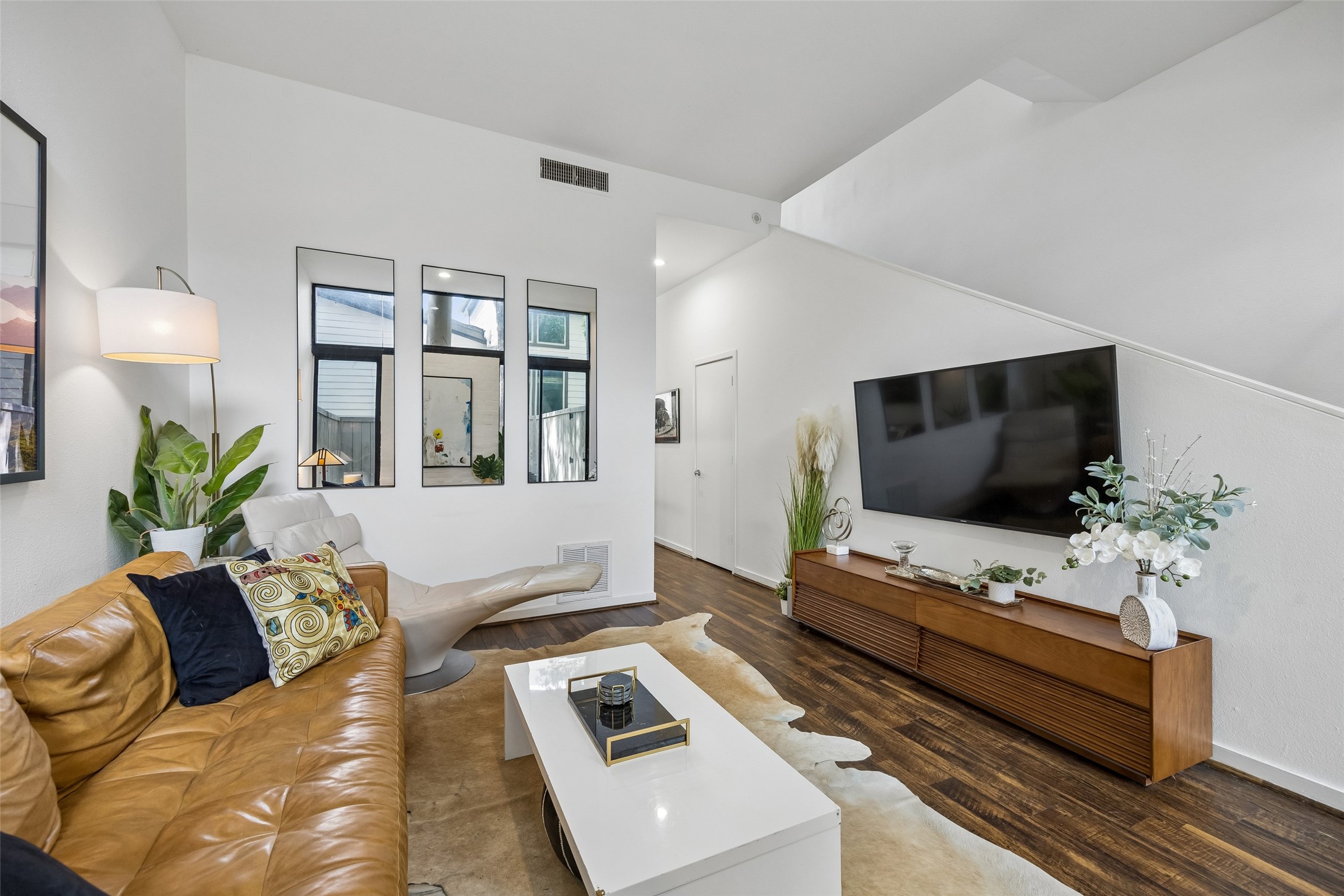 3922 Travis Street 5