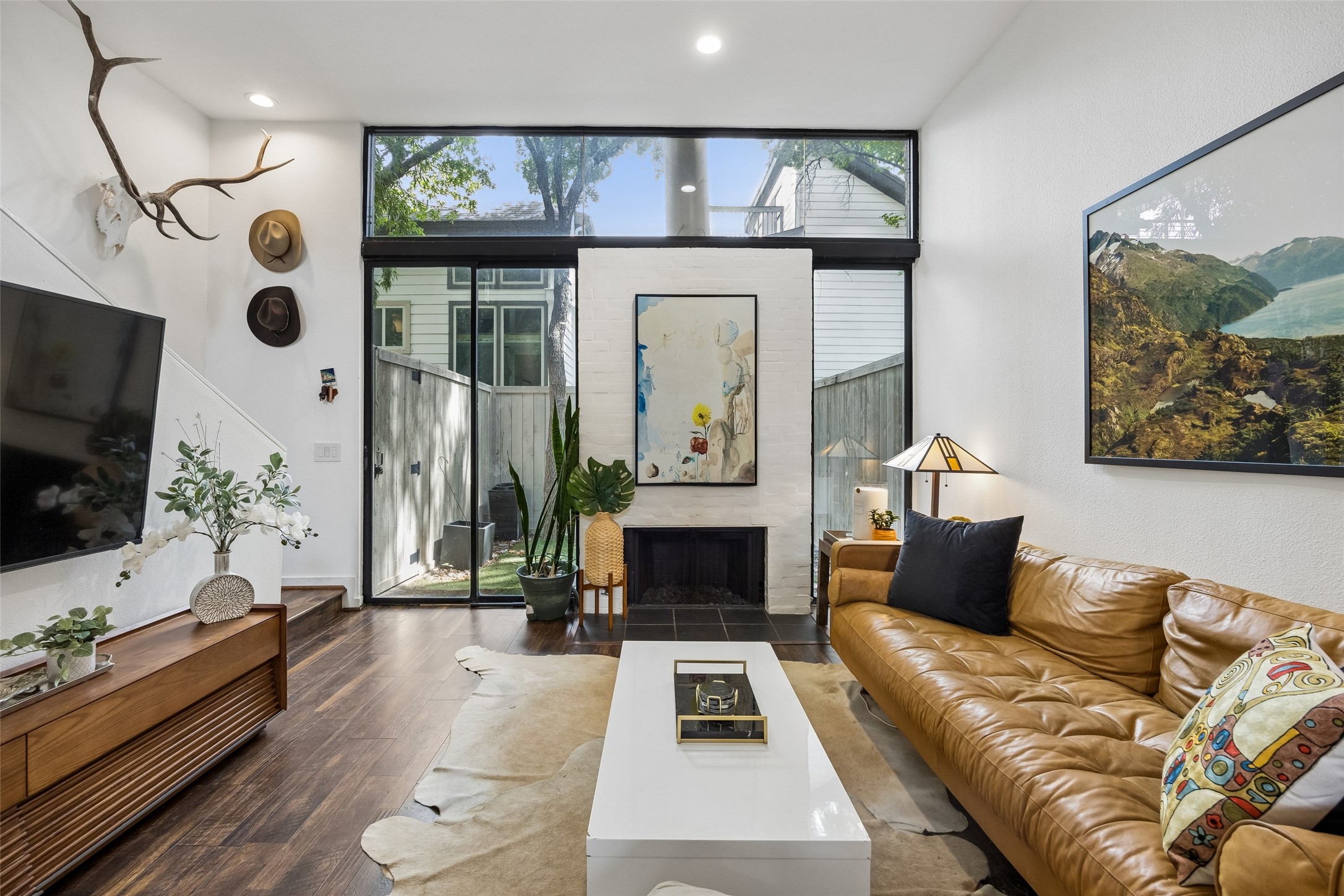 3922 Travis Street 5
