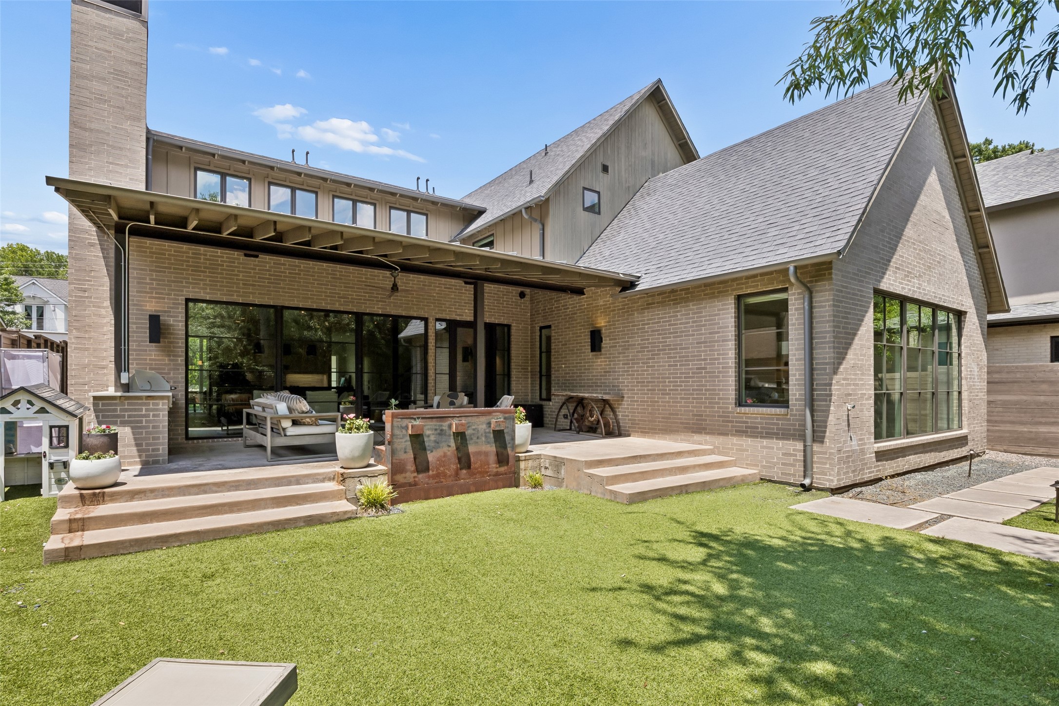 6726 Lake Circle Drive