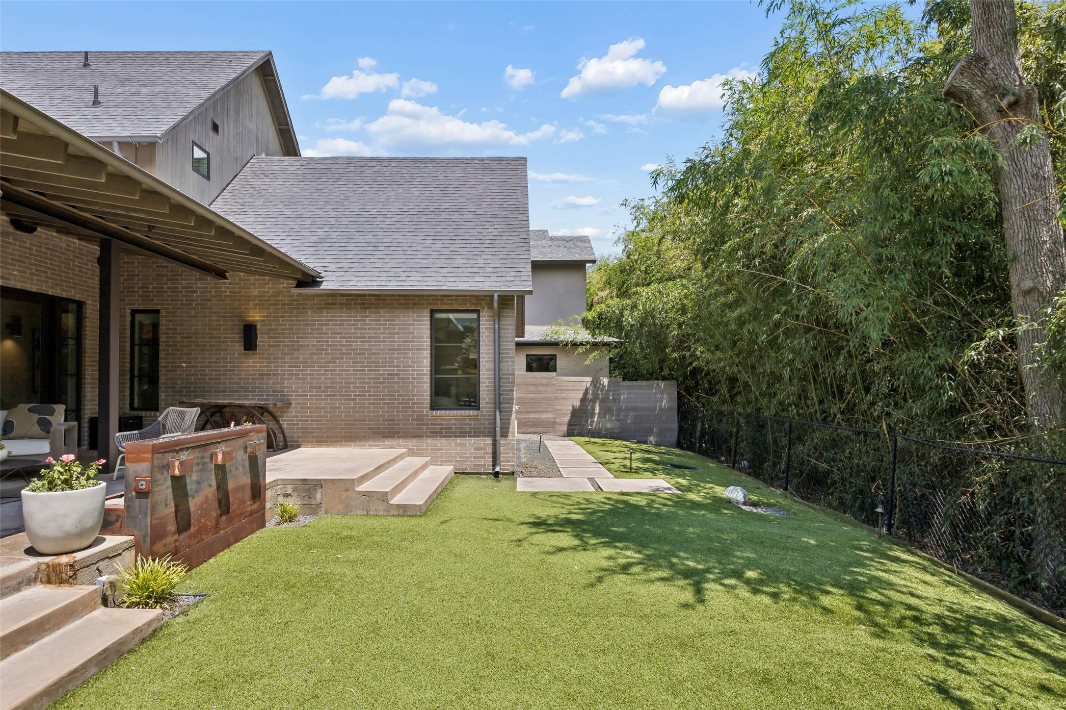 6726 Lake Circle Drive