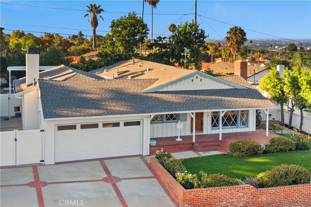 2051 W Elberon