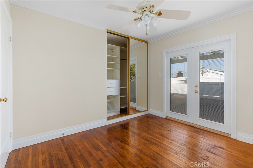 2051 W Elberon