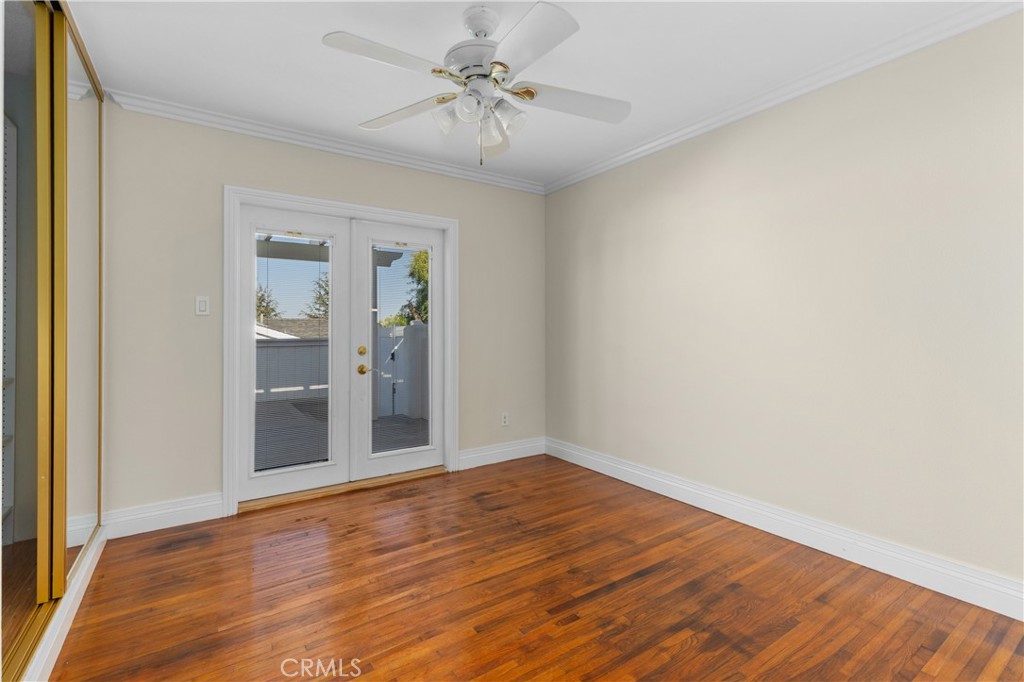 2051 W Elberon