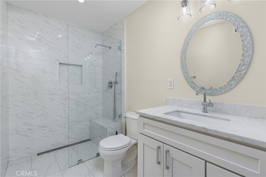 2051 W Elberon