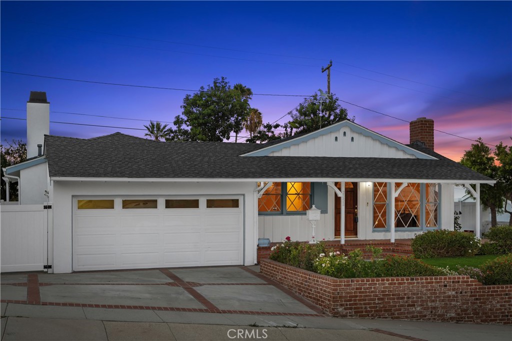 2051 W Elberon