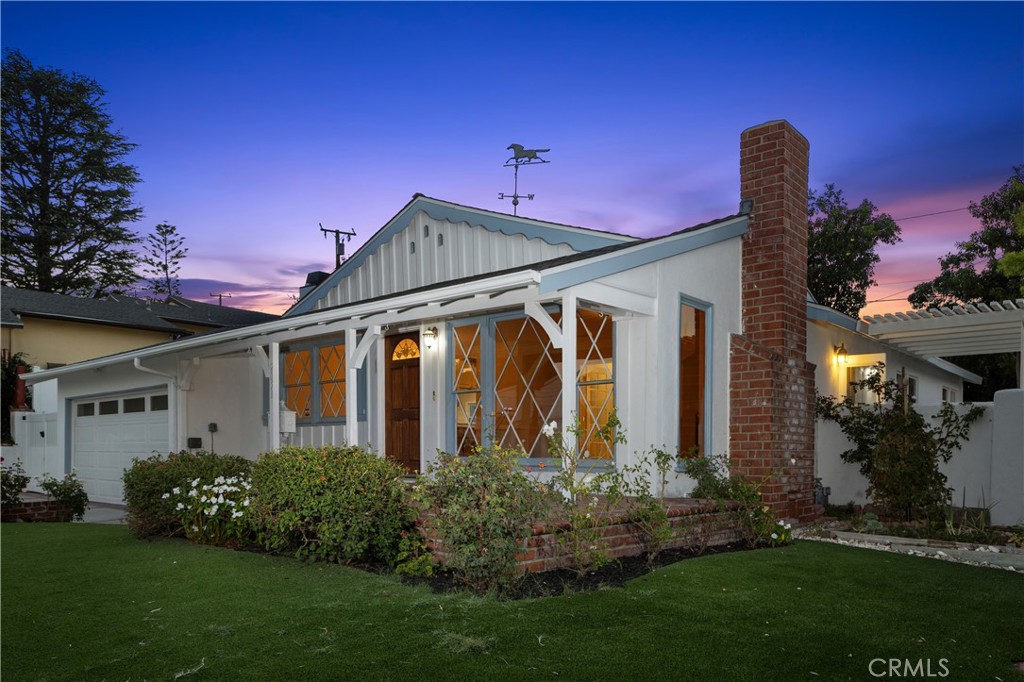 2051 W Elberon