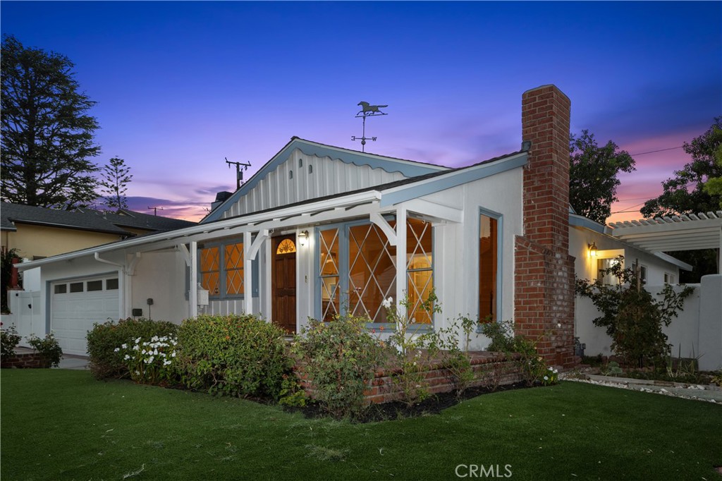 2051 W Elberon
