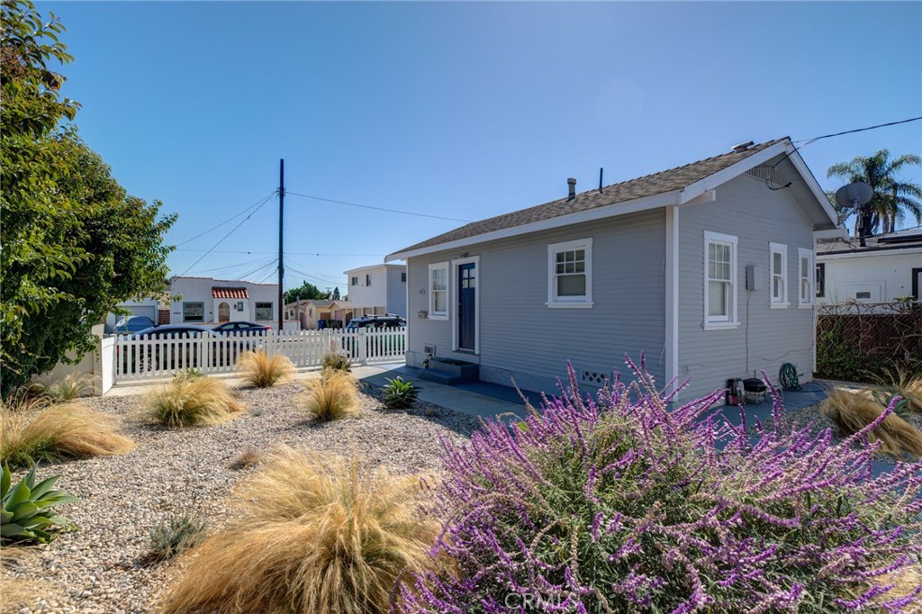 1715 S Cabrillo Avenue