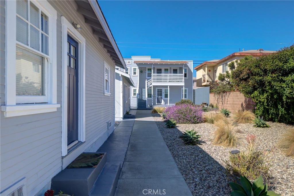 1715 S Cabrillo Avenue