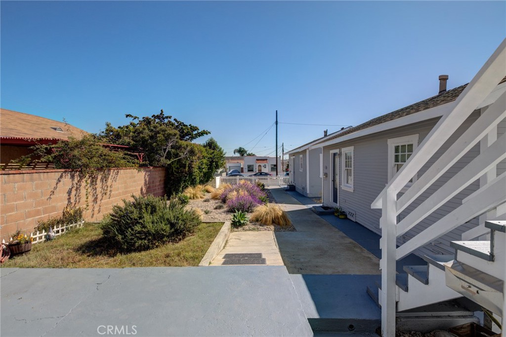 1715 S Cabrillo Avenue