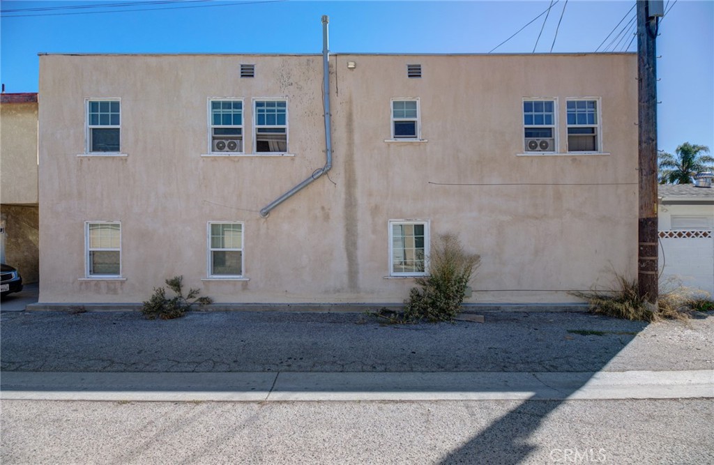 1715 S Cabrillo Avenue